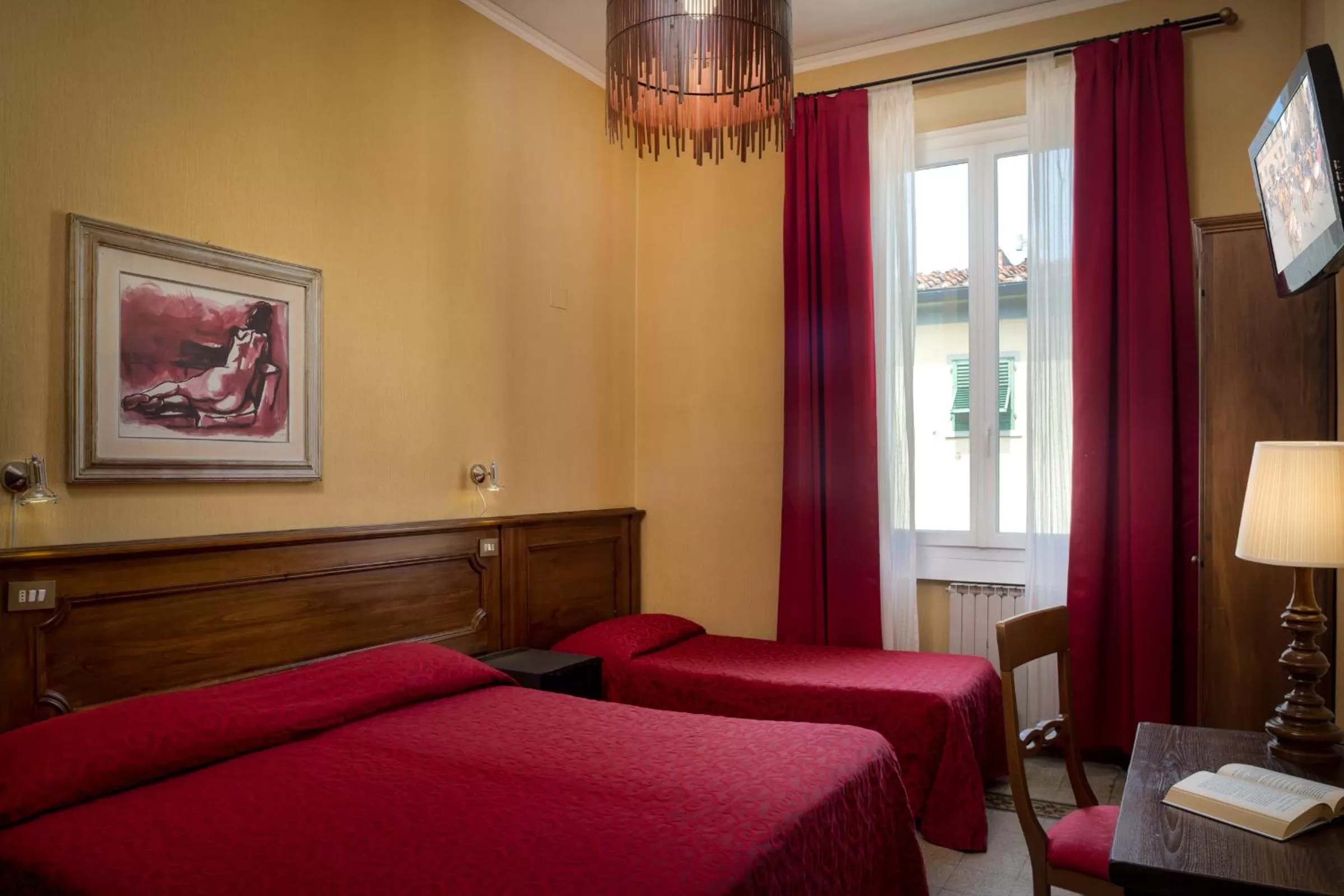 Bed in Hotel Kursaal & Ausonia