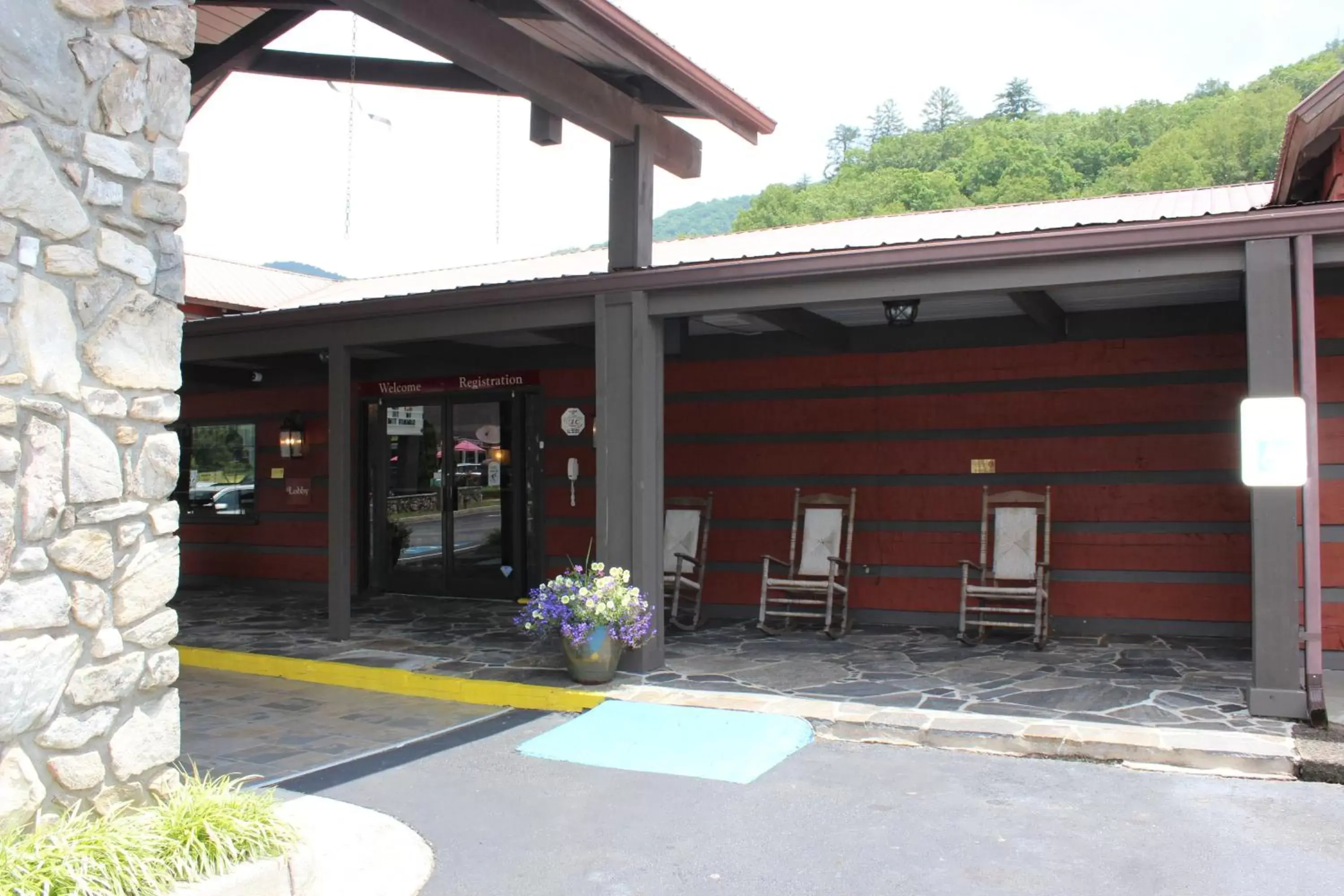 Facade/entrance in Great Smokies Inn - Cherokee