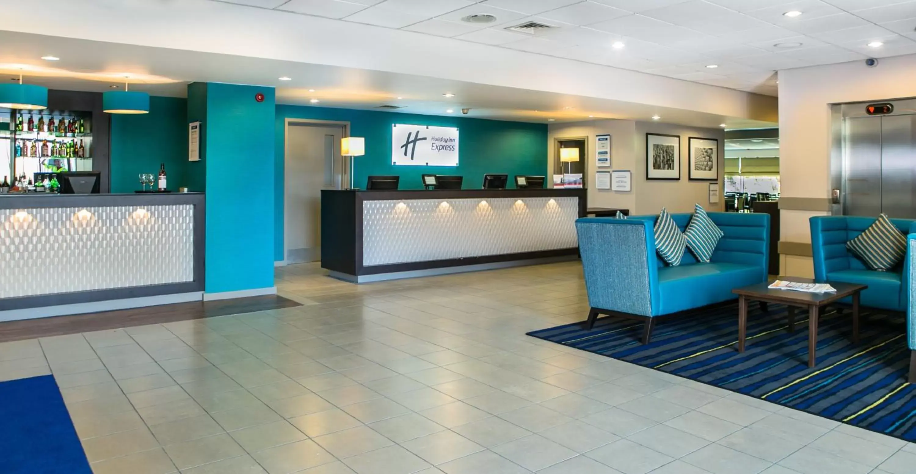 Property building, Lobby/Reception in Holiday Inn Express Manchester Airport, an IHG Hotel