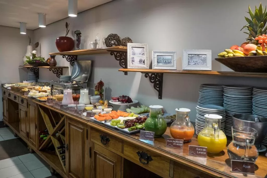 Breakfast in Serrano Residencial Hotel