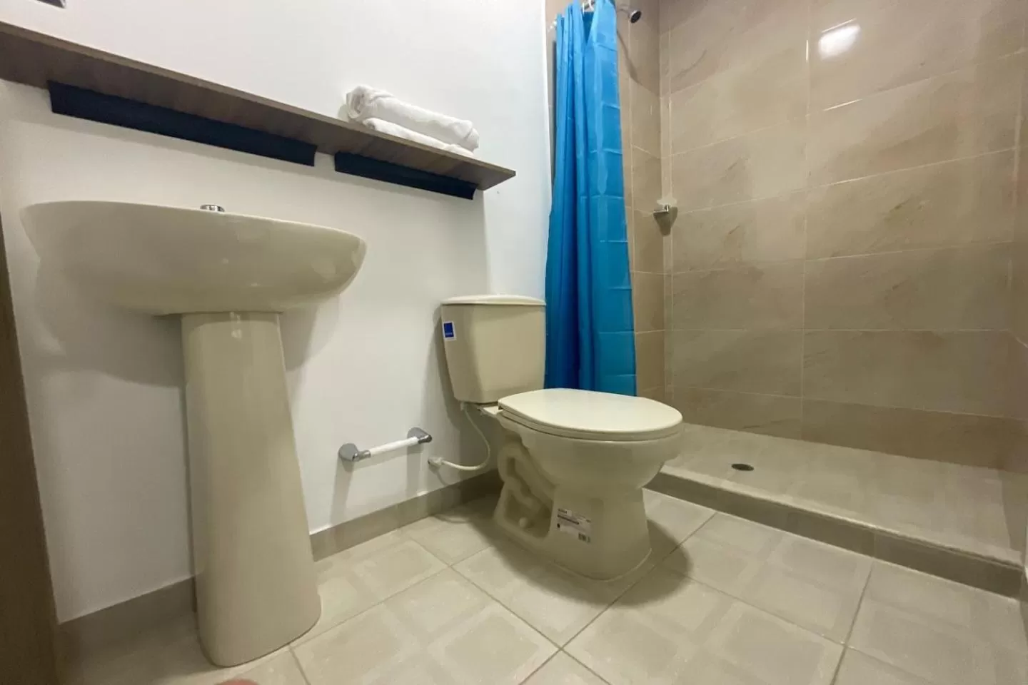 Shower in Hotel Andina Blue Santa Marta