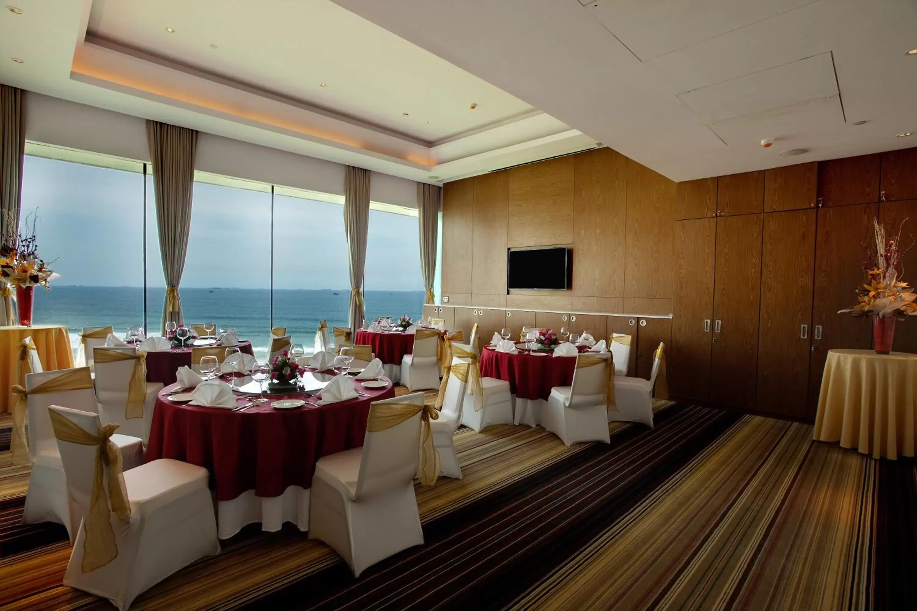 Banquet/Function facilities, Banquet Facilities in Novotel Visakhapatnam Varun Beach