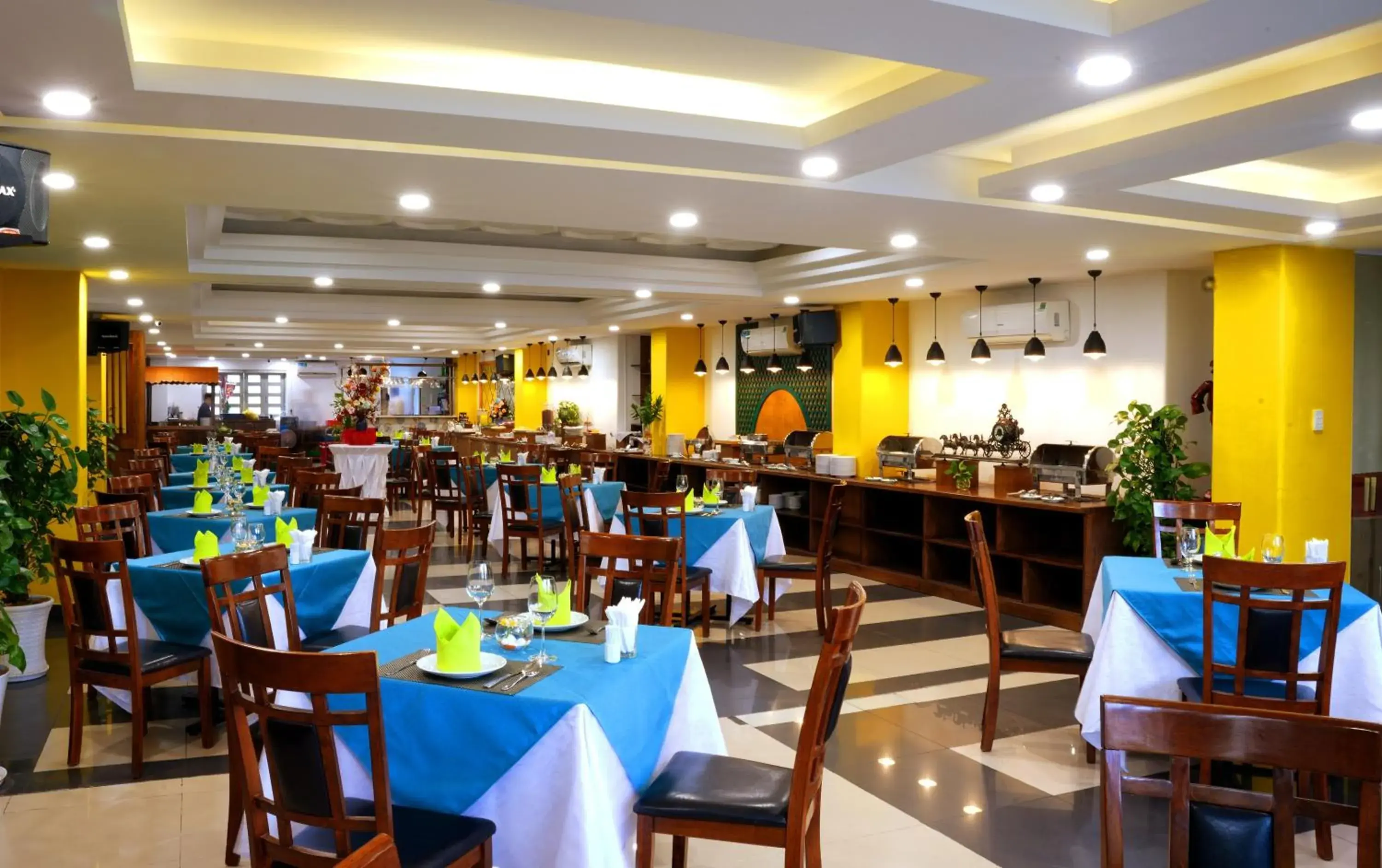 Restaurant/Places to Eat in Sunshine Antique Hotel Saigon