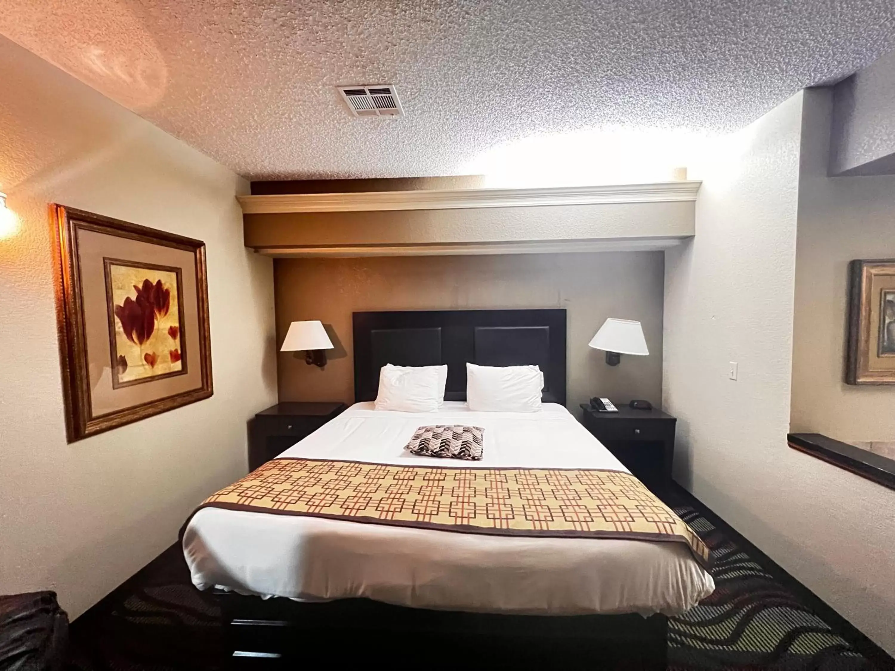 Bed in Apple Tree Inn Bed in Apple Tree Inn