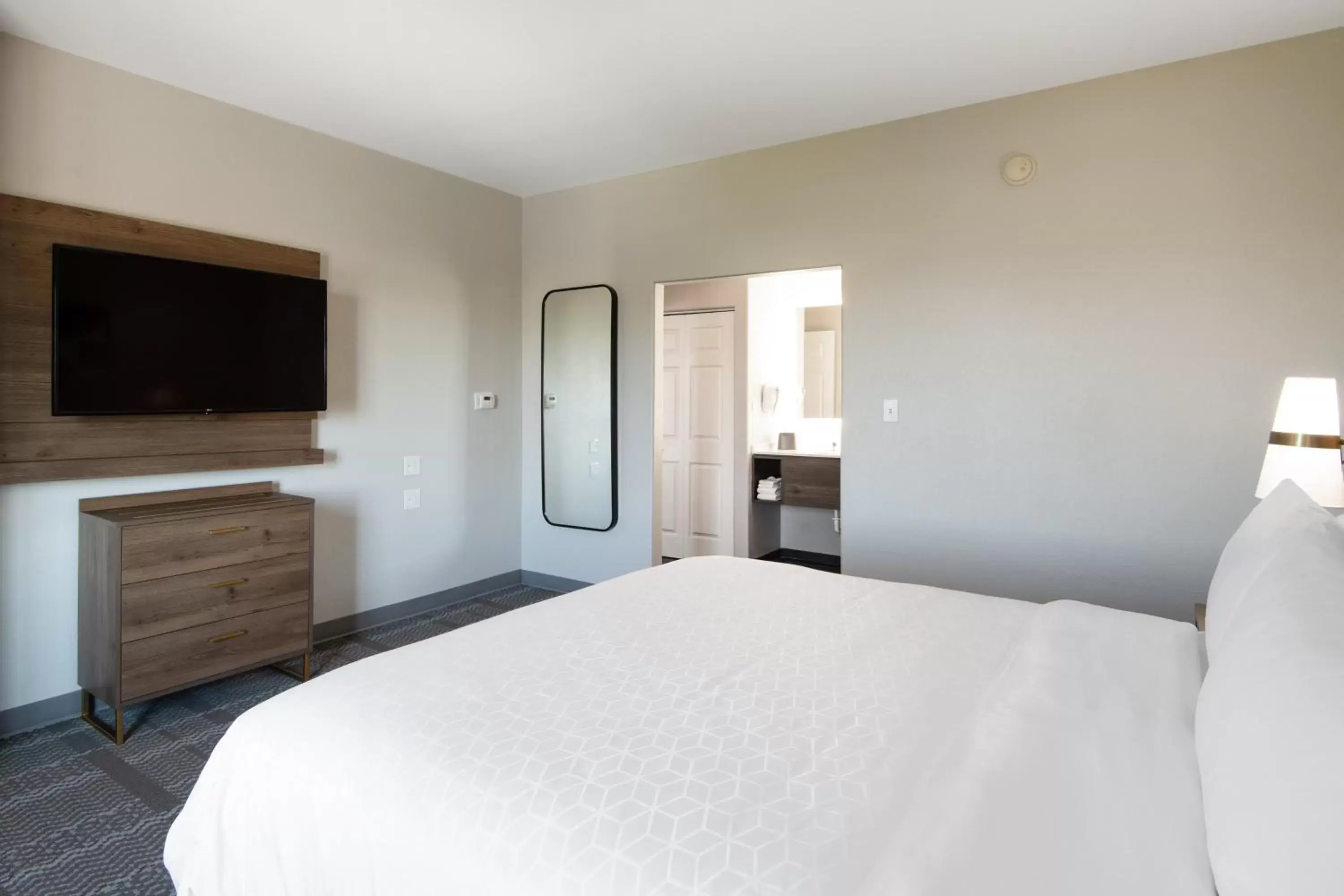 Photo of the whole room, Bed in Staybridge Suites Phoenix-Glendale