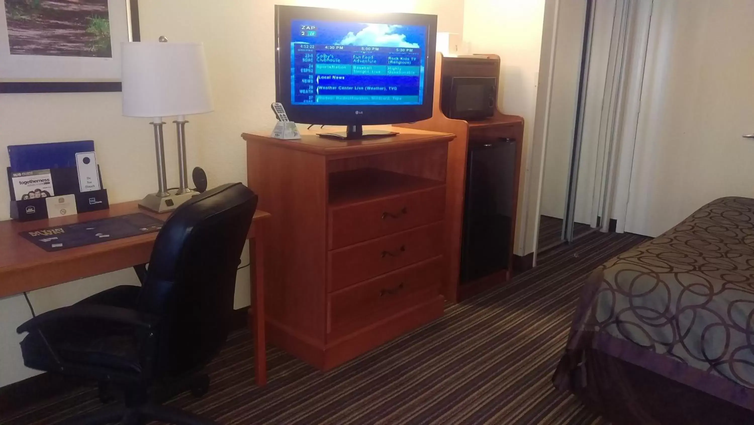 TV and multimedia, TV/Entertainment Center in Best Western of Murphy