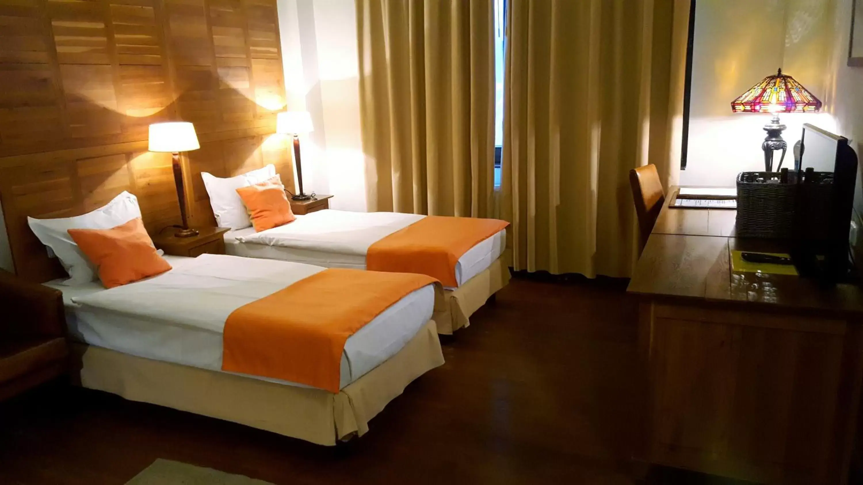 Photo of the whole room, Bed in Rembrandt Hotel