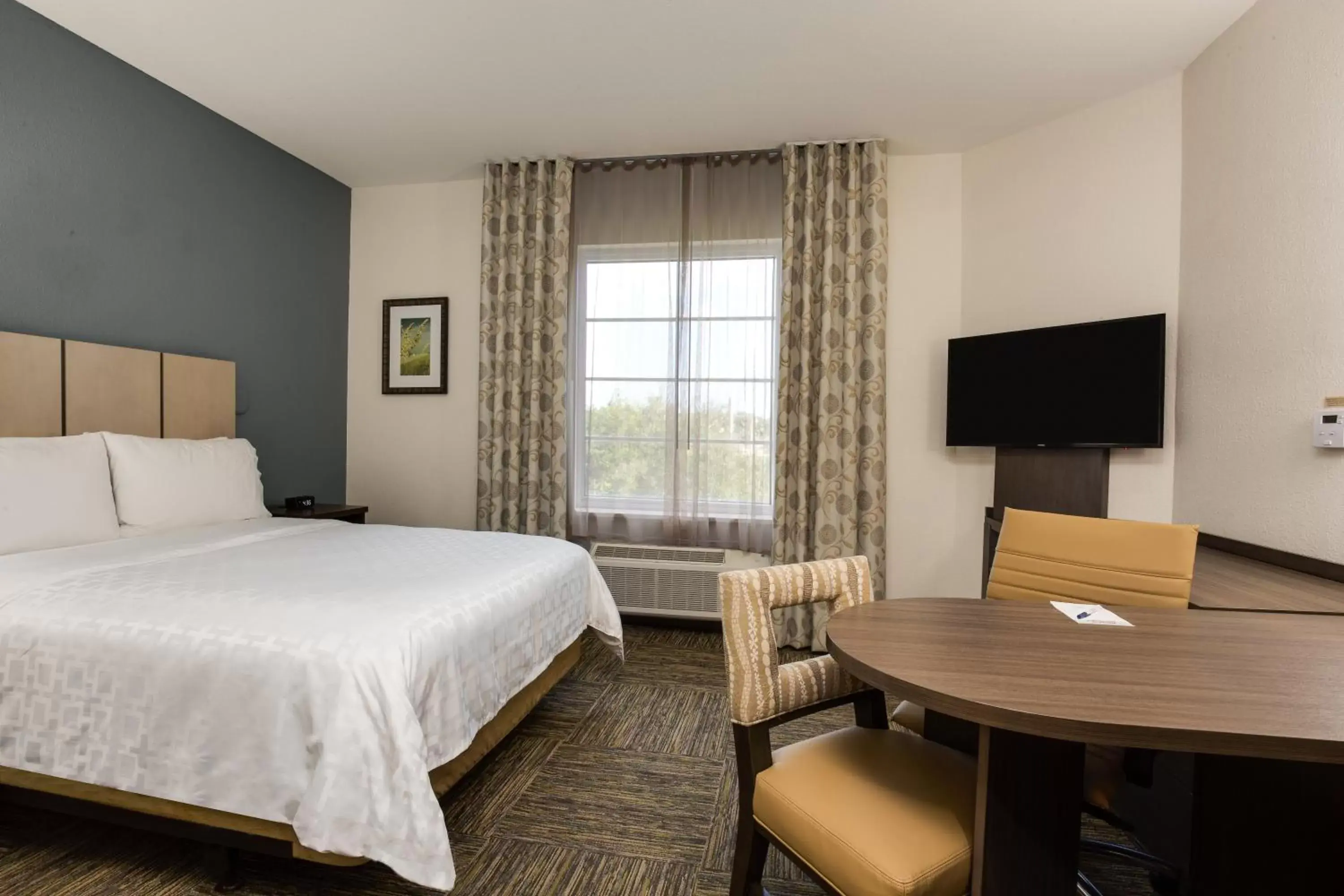 Photo of the whole room in Candlewood Suites Fort Lauderdale Airport-Cruise, an IHG Hotel