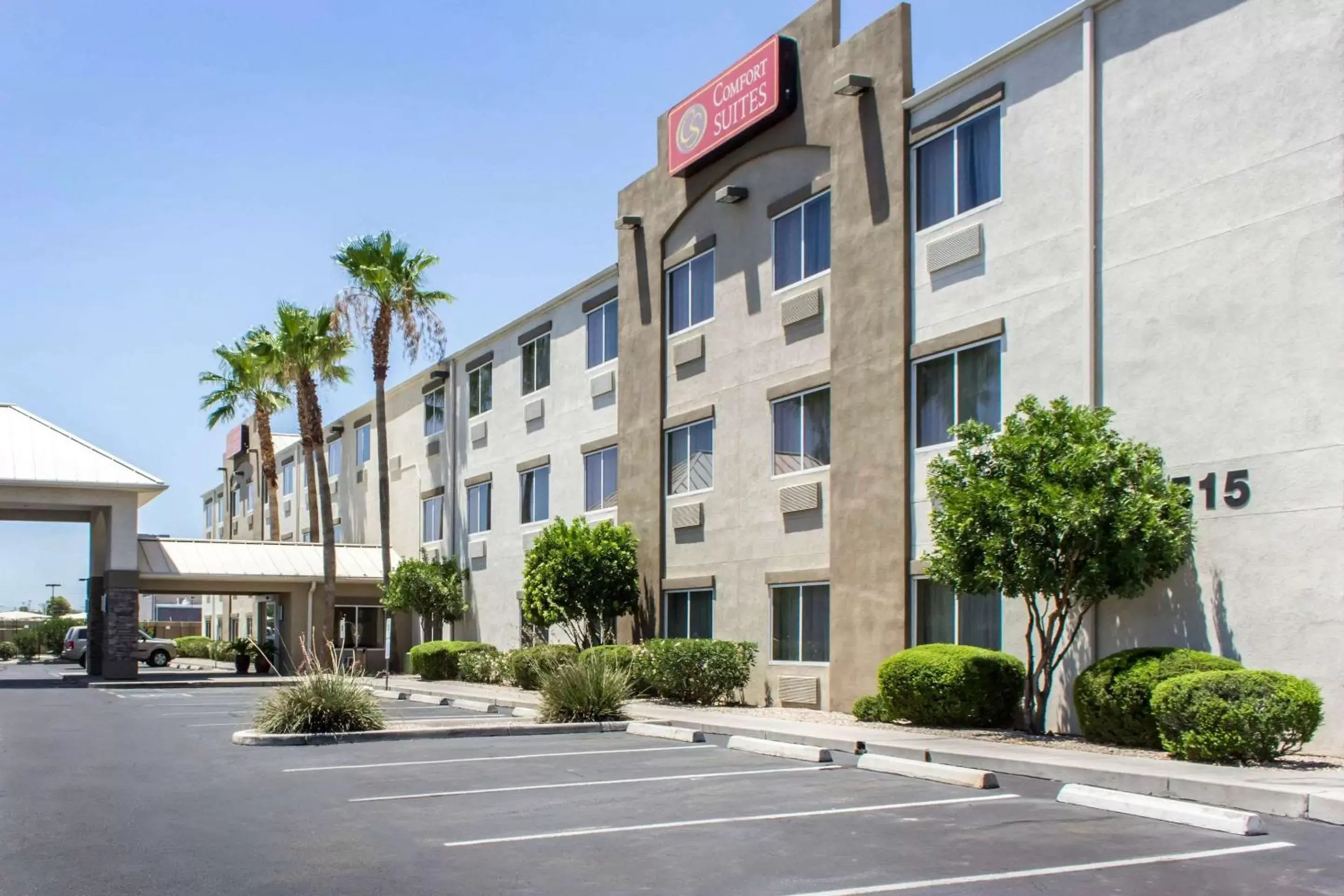 Property Building in Comfort Suites at Tucson Mall