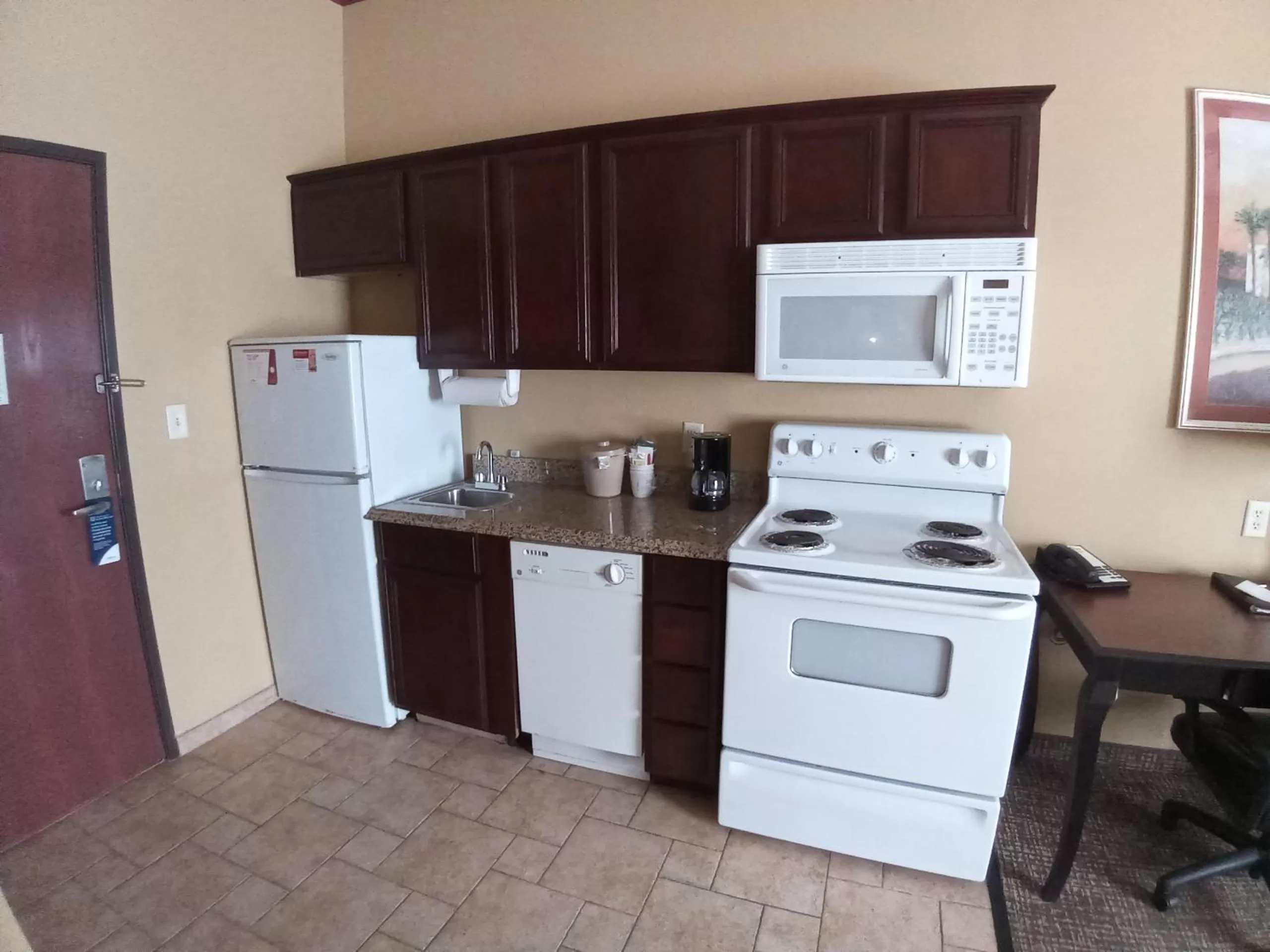 Kitchen or kitchenette in Hawthorn Extended Stay by Wyndham Corpus Christi Padre Isle
