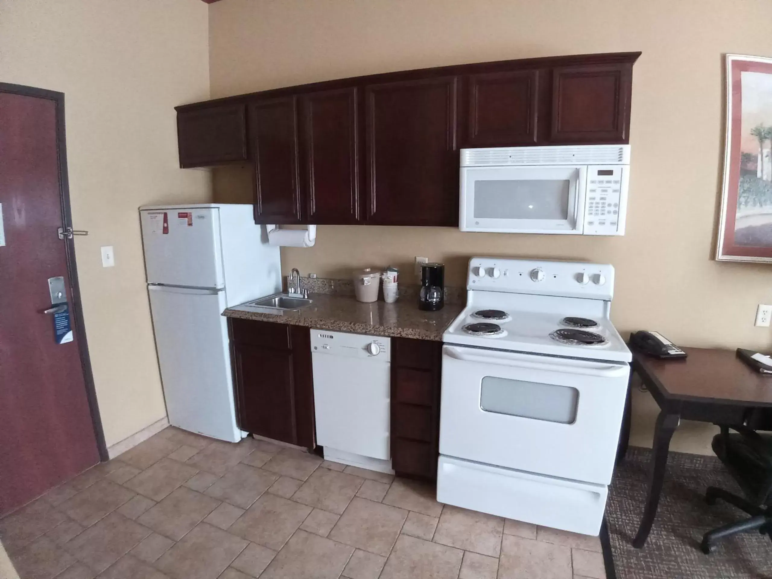 Kitchen or kitchenette, Kitchen/Kitchenette in Hawthorn Suites by Wyndham Corpus Christi/Padre Isle