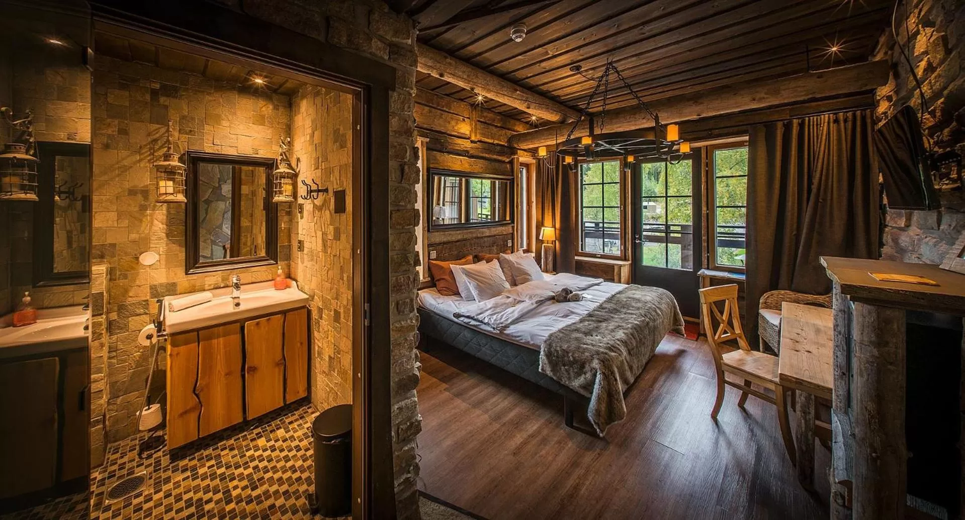 Bathroom, Bed in Hotel & Spa Resort Järvisydän