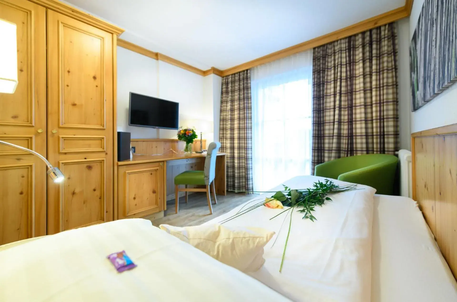 Bedroom, TV/Entertainment Center in Alpenpark Resort Superior