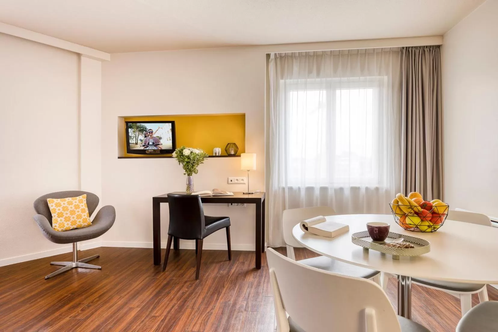 Seating area in Citadines Sainte-Catherine Brussels