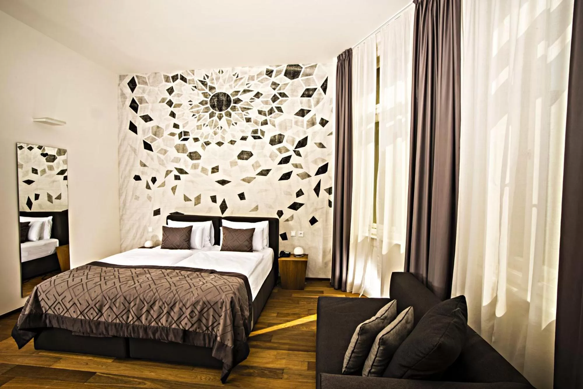 Photo of the whole room, Bed in Hotel Golden Crown