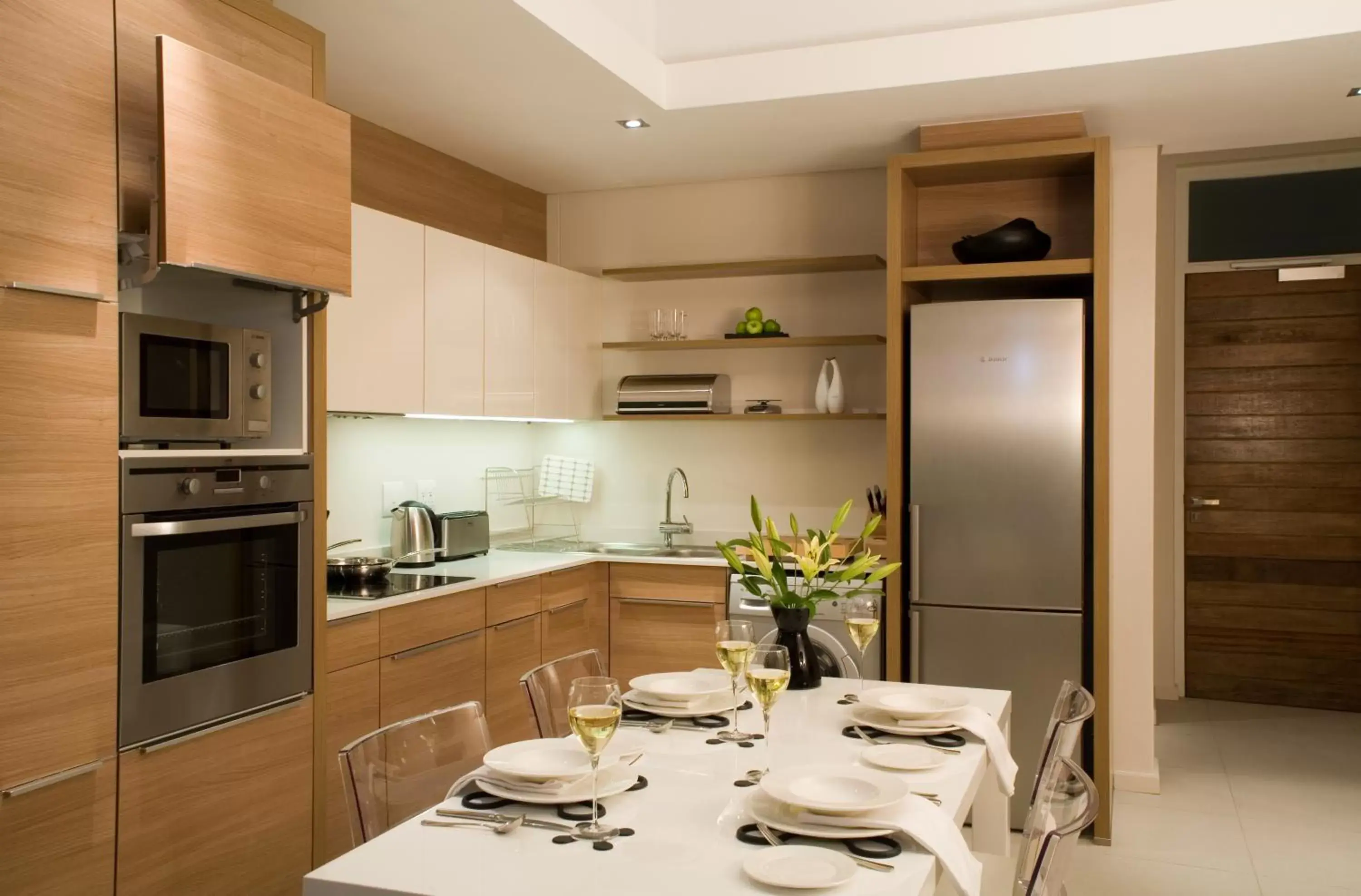 Kitchen or kitchenette, Dining Area in The Residences at Crystal Towers