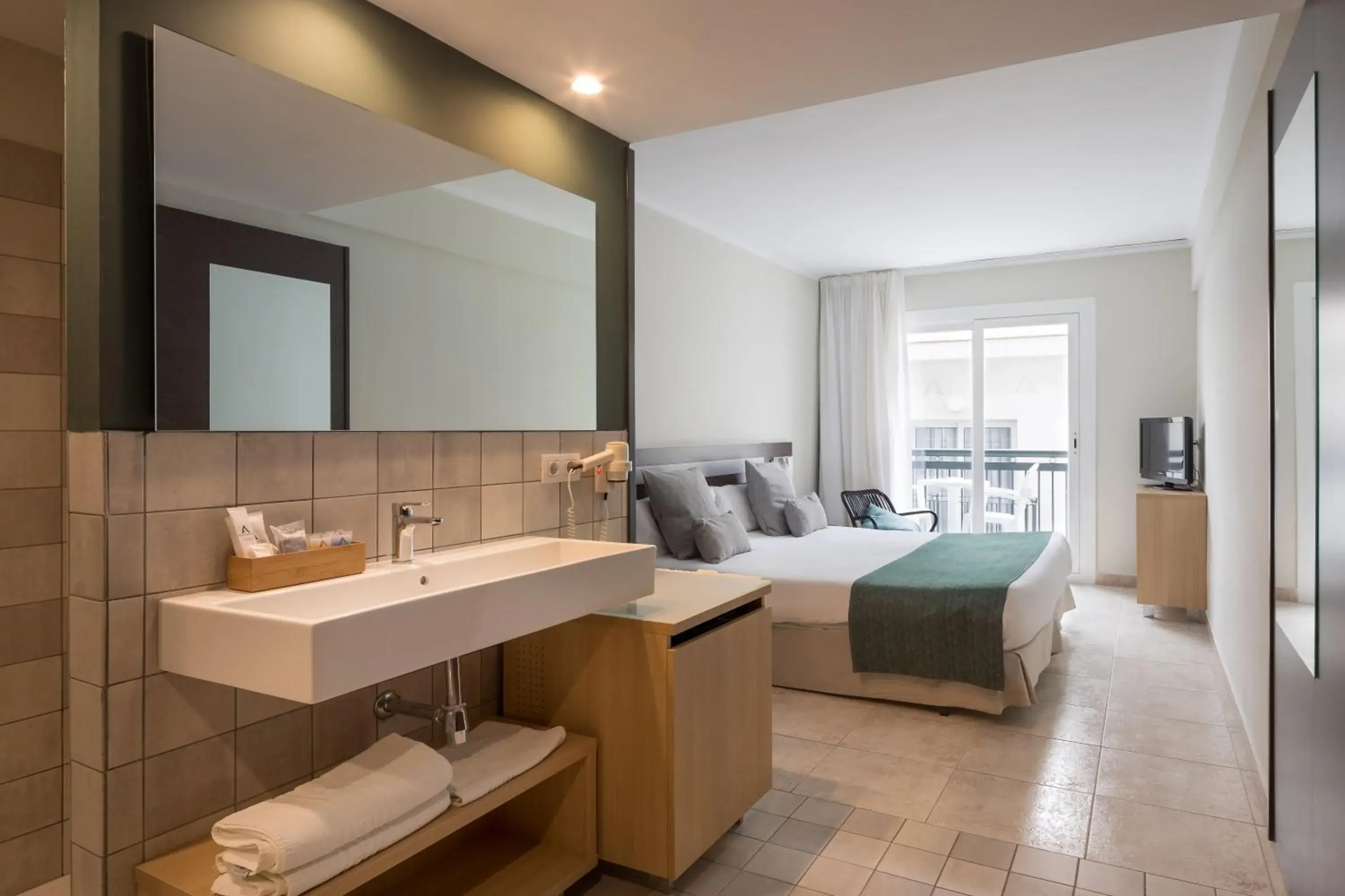 Photo of the whole room, Bathroom in Aqua Hotel Bertran Park