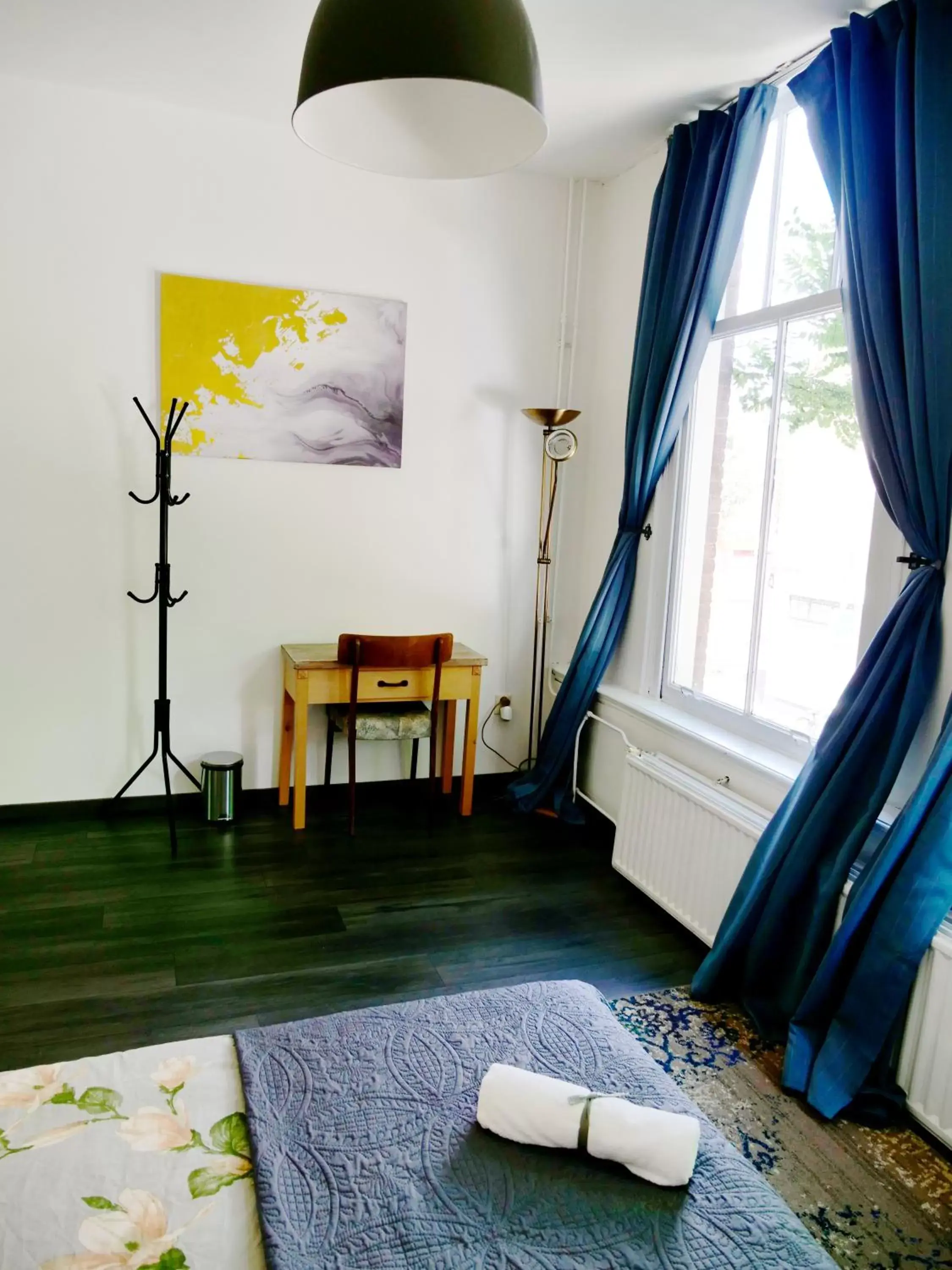 Bedroom, Seating Area in The Diesel Bed and Breakfast