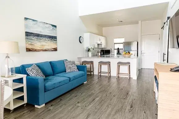 Living room, Seating Area in The Suites at Fishermen's Village - 2 Bedroom Suites