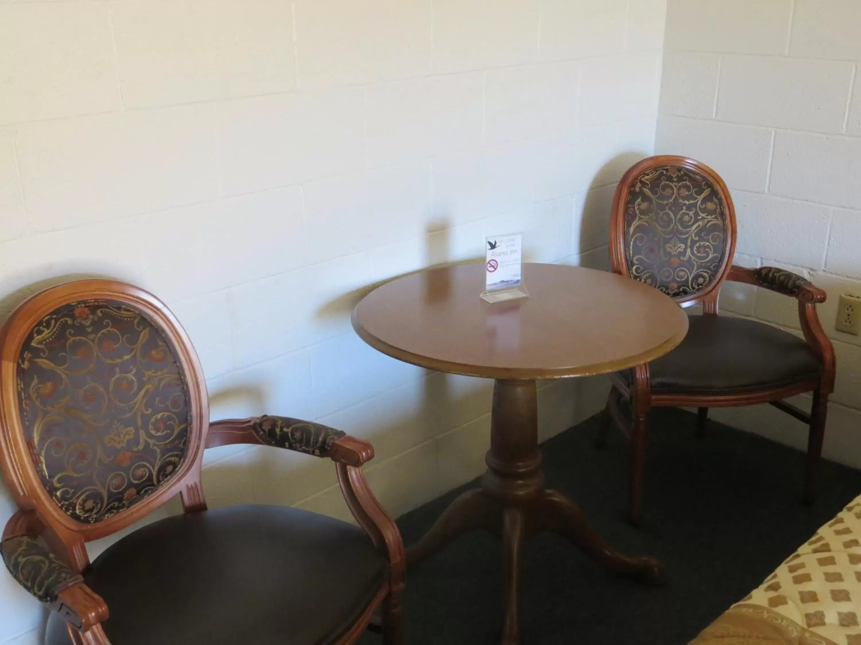 Dining area, Seating Area in Alamo Inn