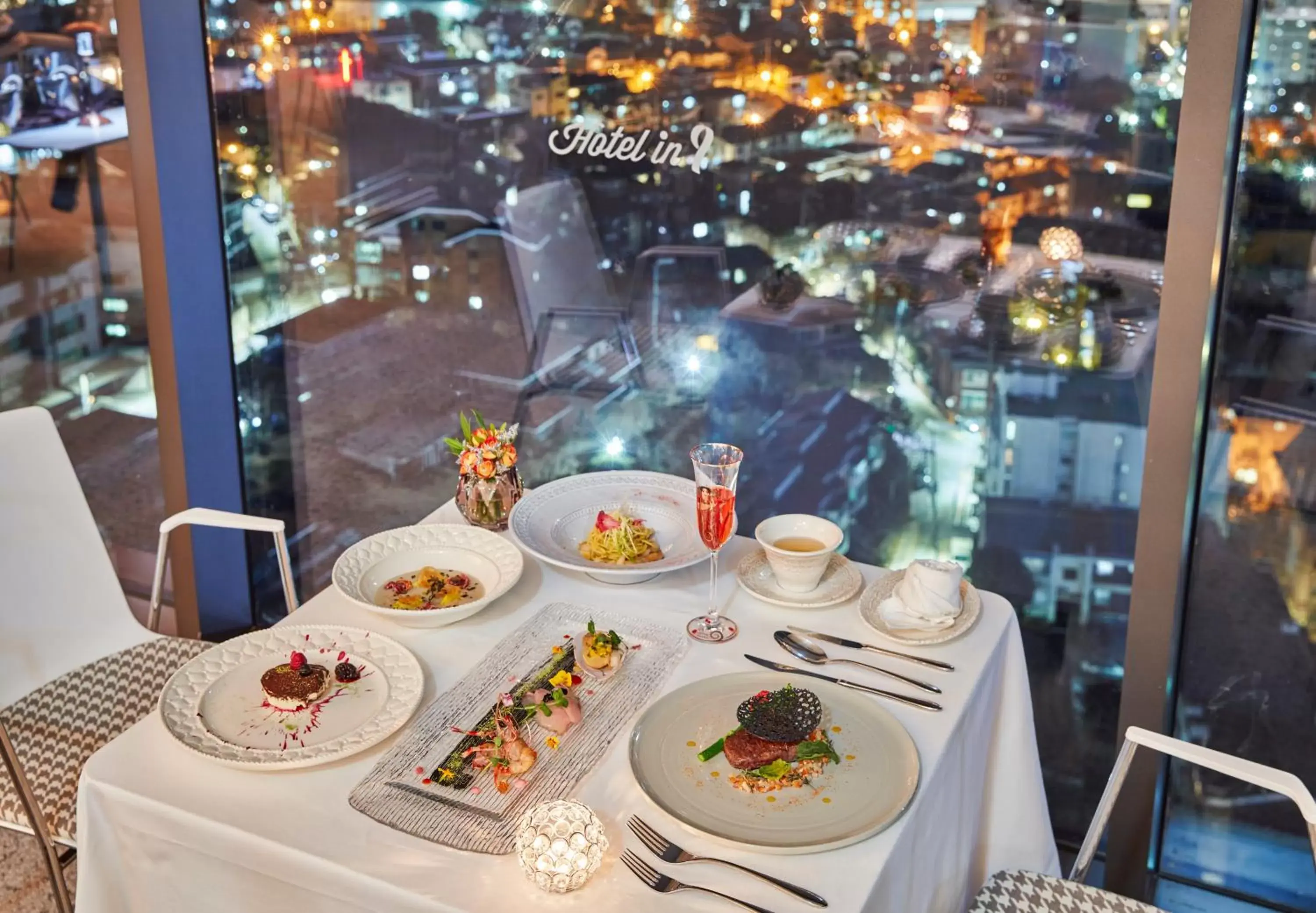 Restaurant/Places to Eat in HOTEL in 9 Gangnam