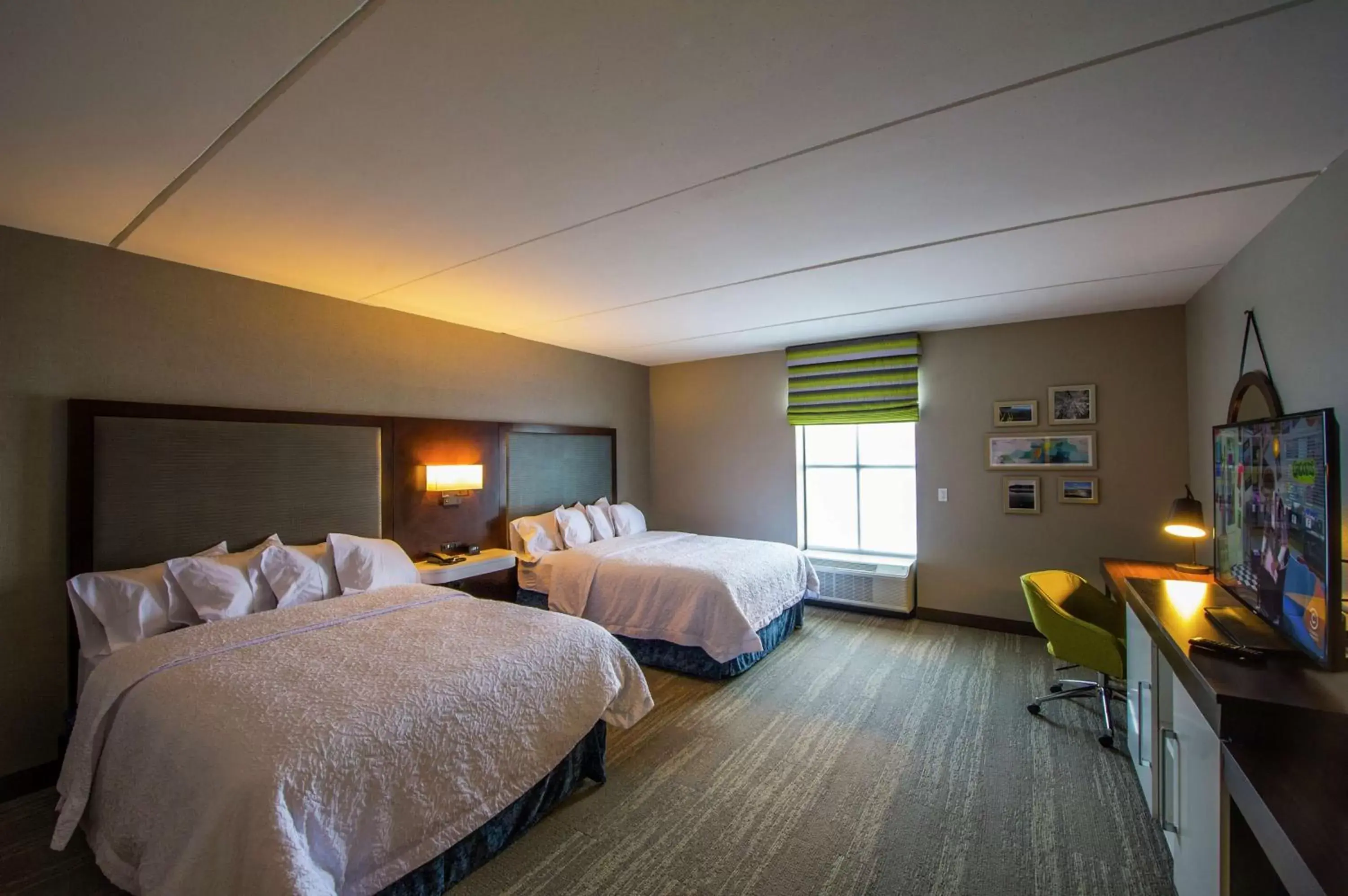 Bed in Hampton Inn & Suites/Foxborough/Mansfield Bed in Hampton Inn & Suites/Foxborough/Mansfield