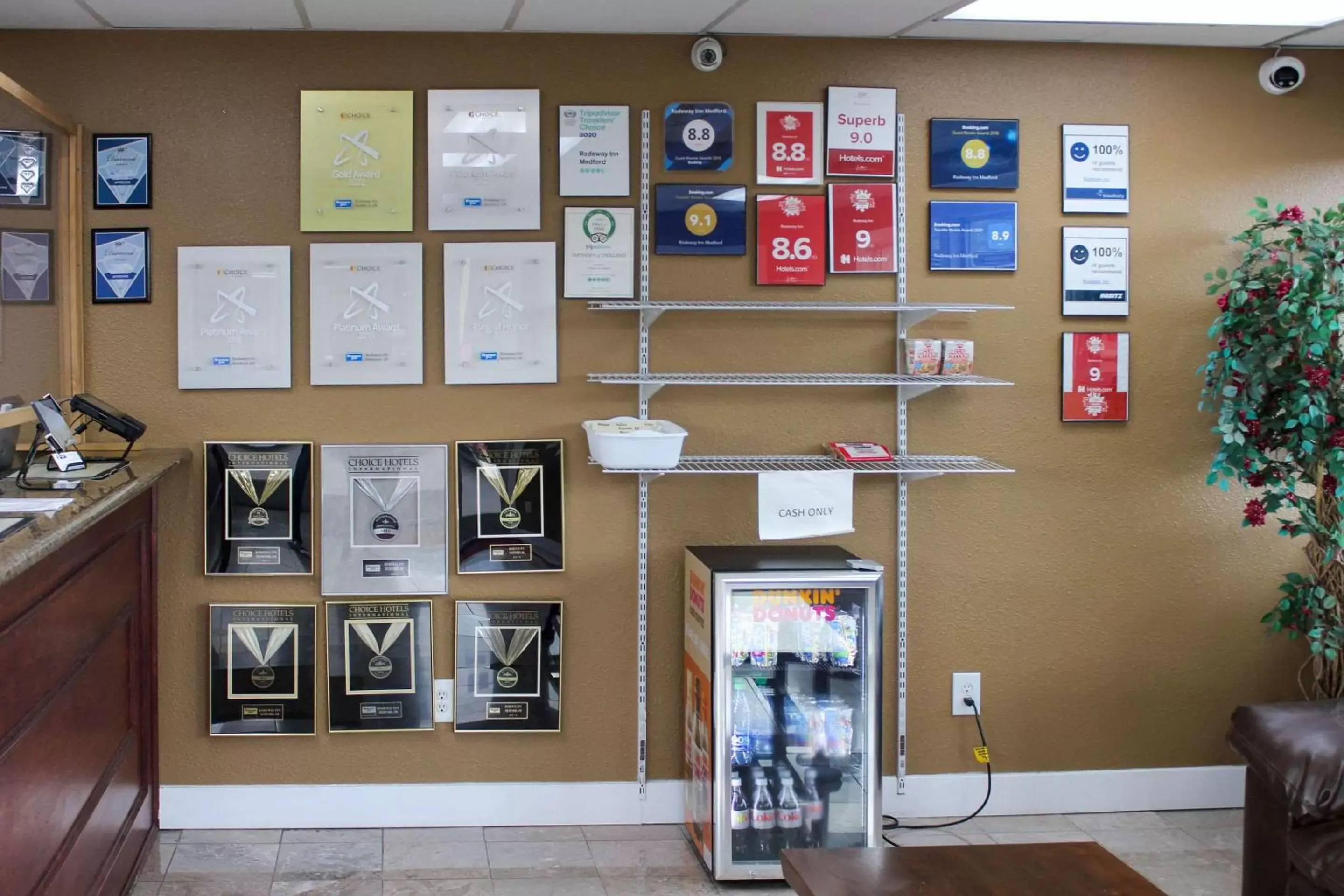 Lobby or reception in Rodeway Inn Medford South I-5 Lobby or reception in Rodeway Inn Medford South I-5