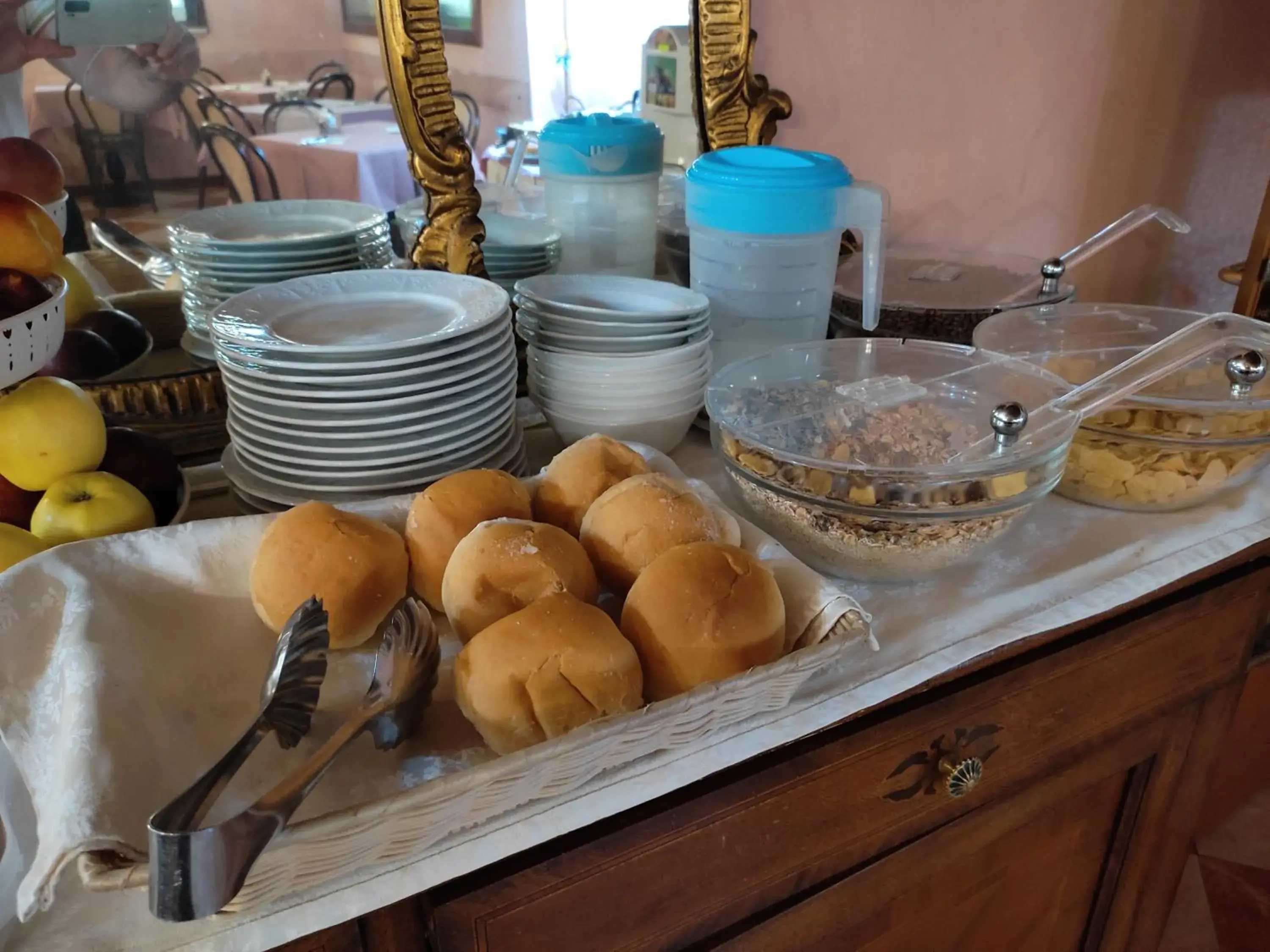 Continental breakfast in Hotel Antico Moro