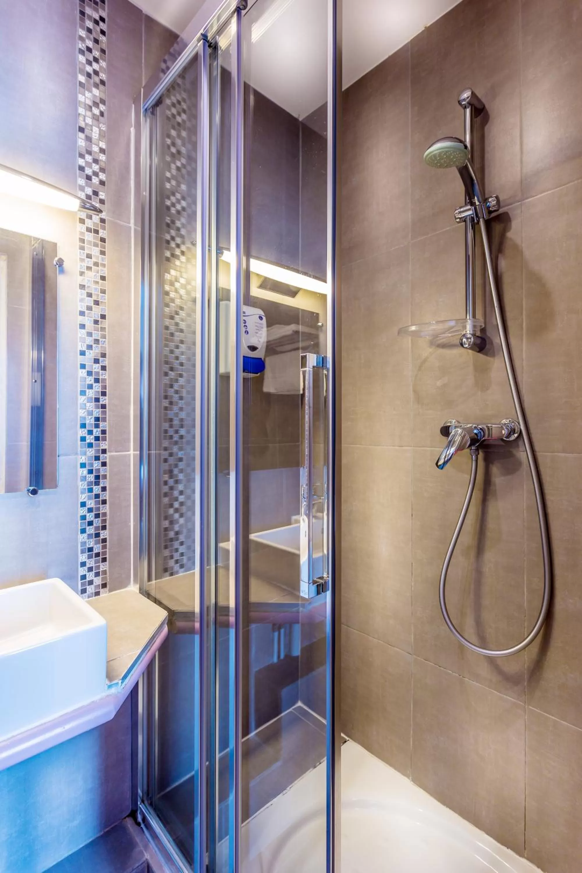 Shower in Hotel La Petite Rosa