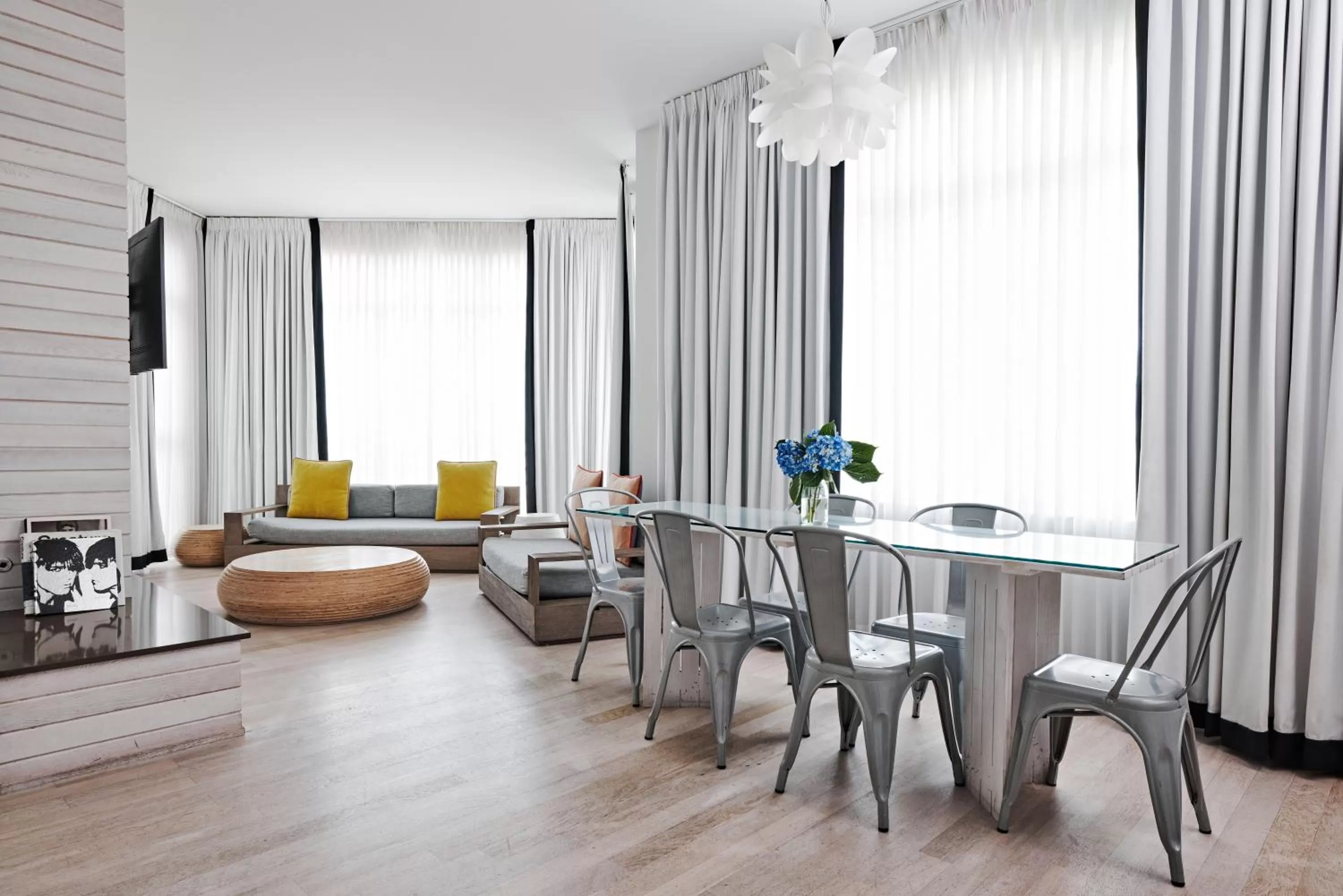 Dining area in Bungalow Hotel