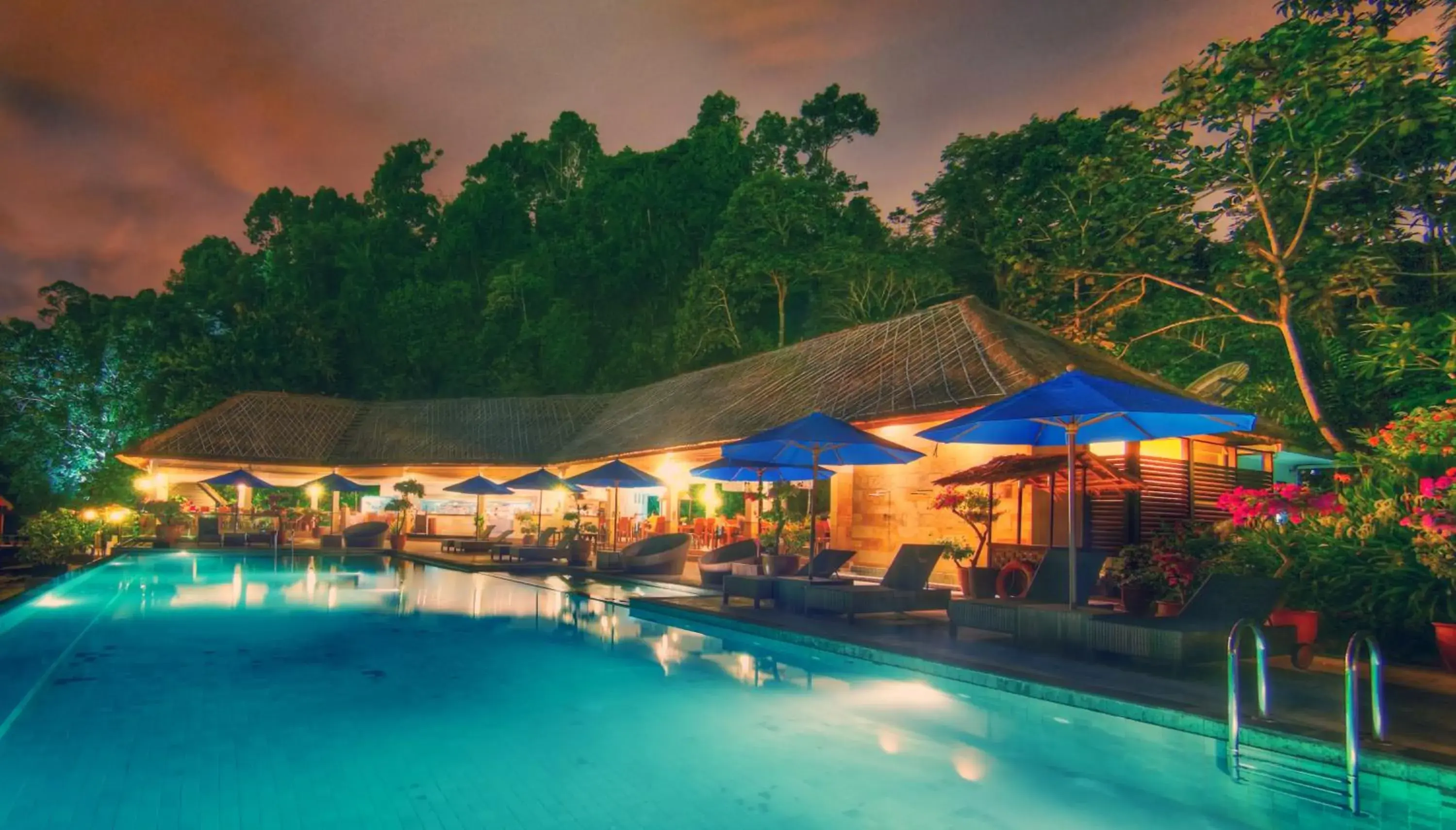 Restaurant/places to eat, Swimming Pool in Gayana Marine Resort