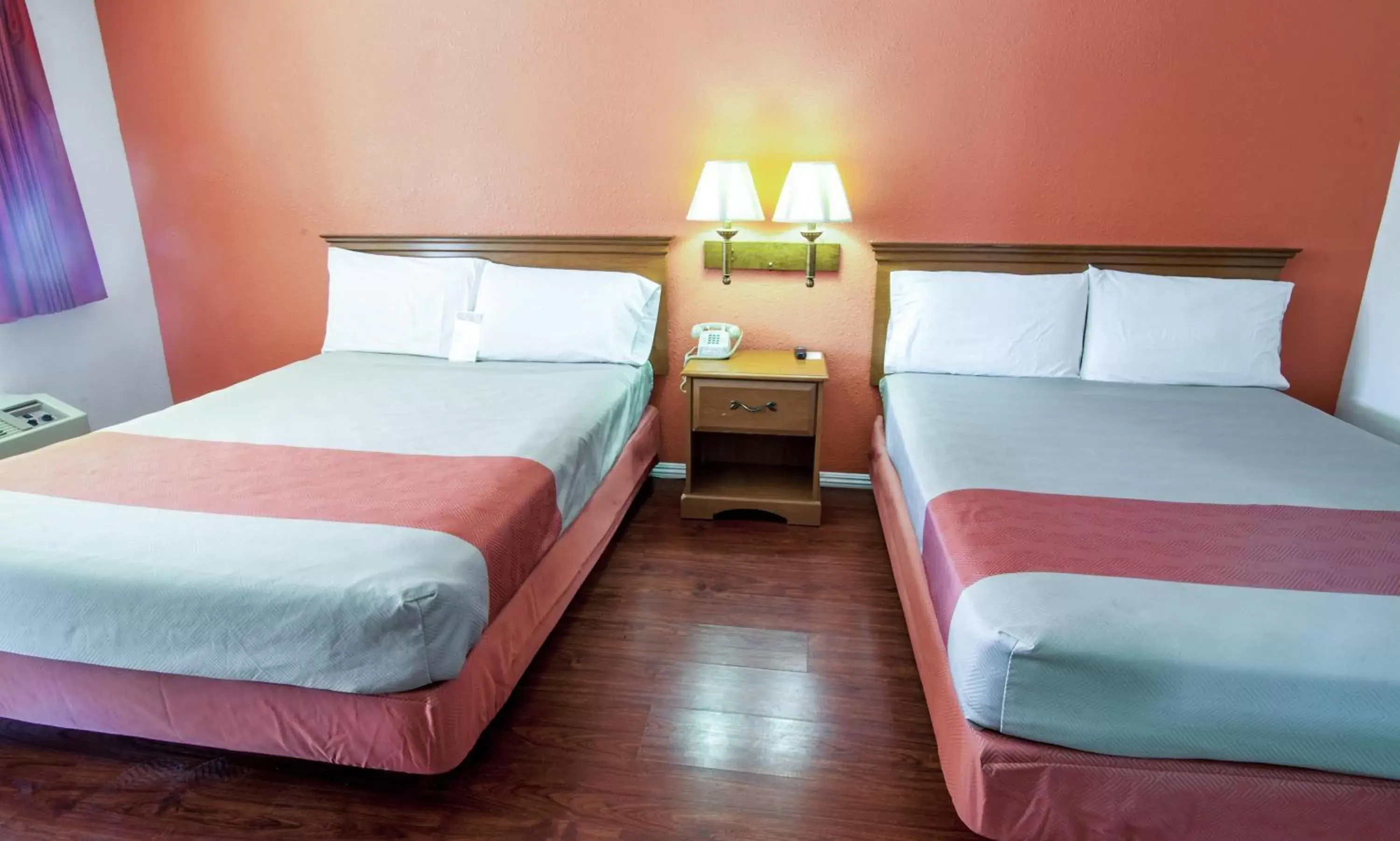 Bedroom, Room Photo in Motel 6-Santa Nella, CA - Los Banos