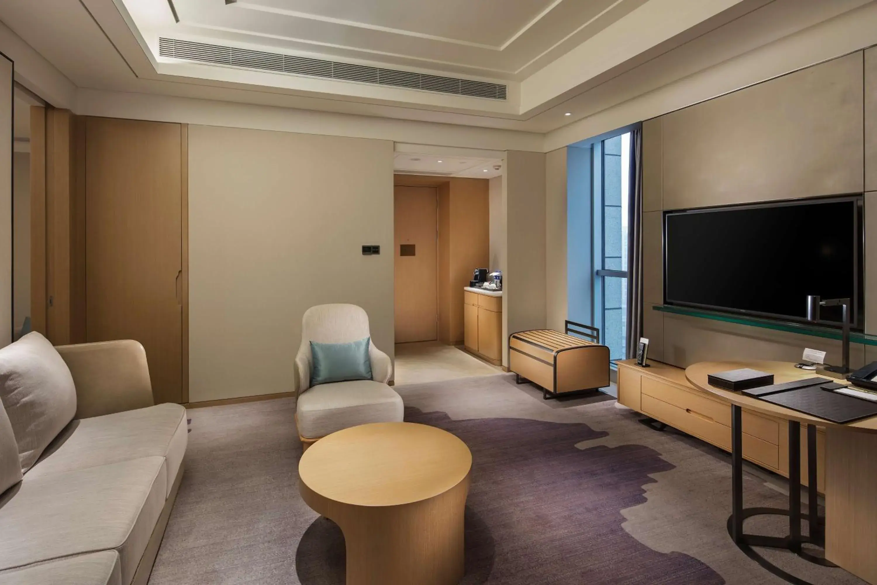 Bedroom, TV/Entertainment Center in DoubleTree by Hilton Chengdu Longquanyi