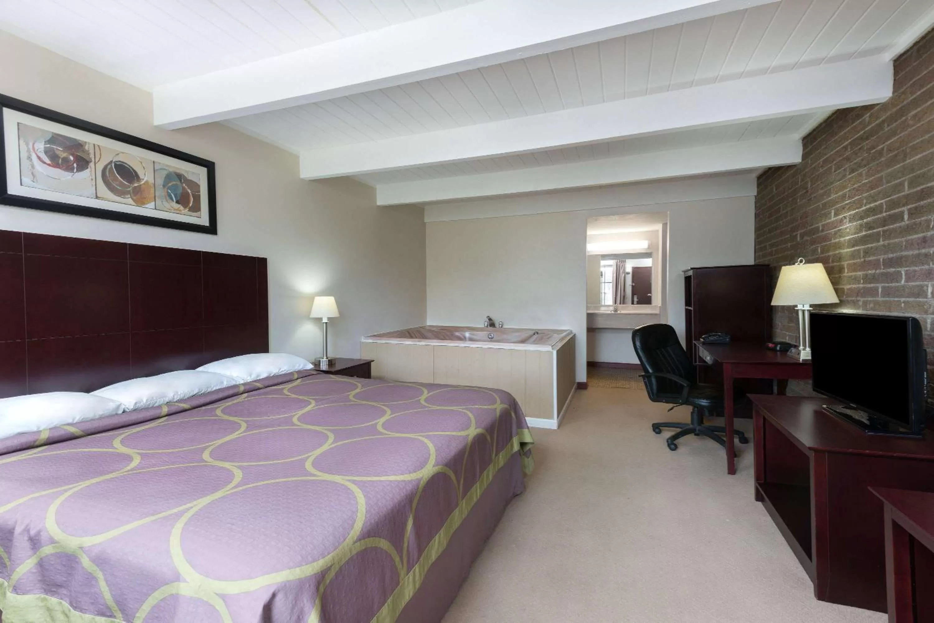 Photo of the whole room, Bed in Super 8 by Wyndham Beaver Falls