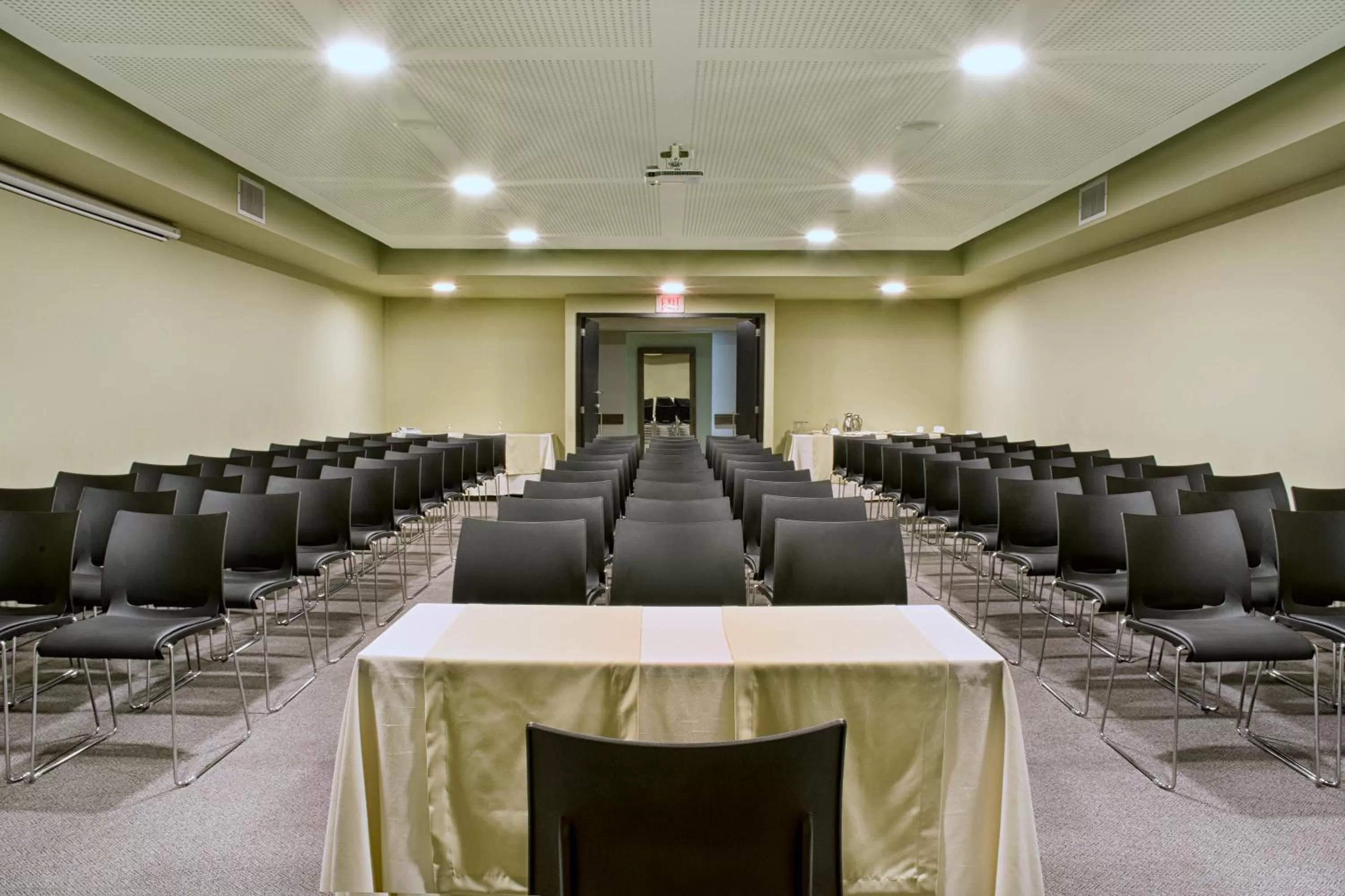 Business facilities in Movich Casa del Alferez