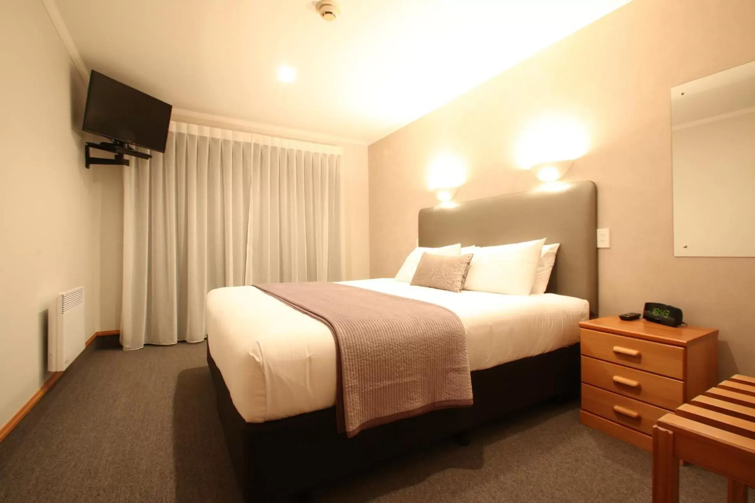 Bed in Amross Motel