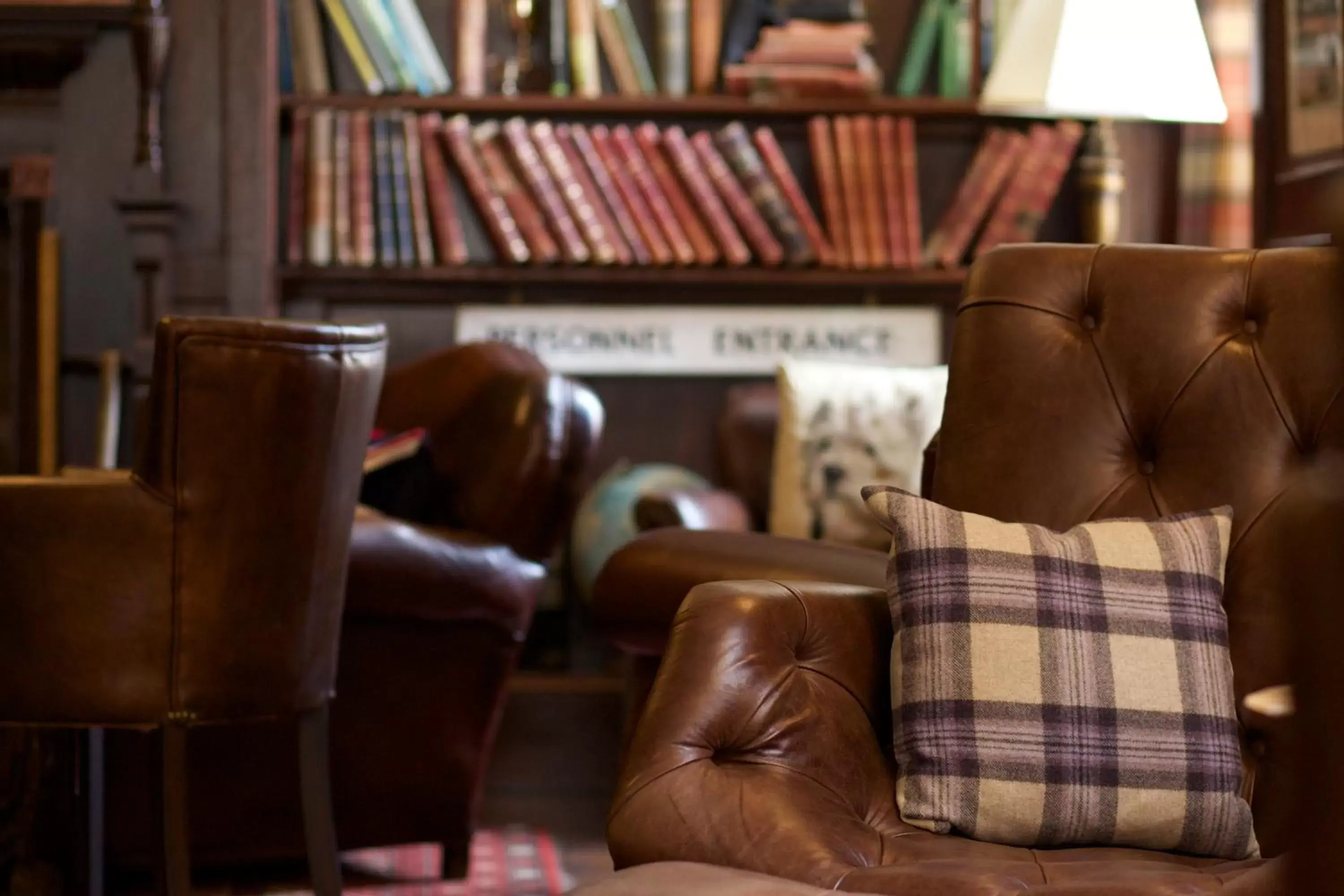 Lounge or bar, Seating Area in Crown Hotel