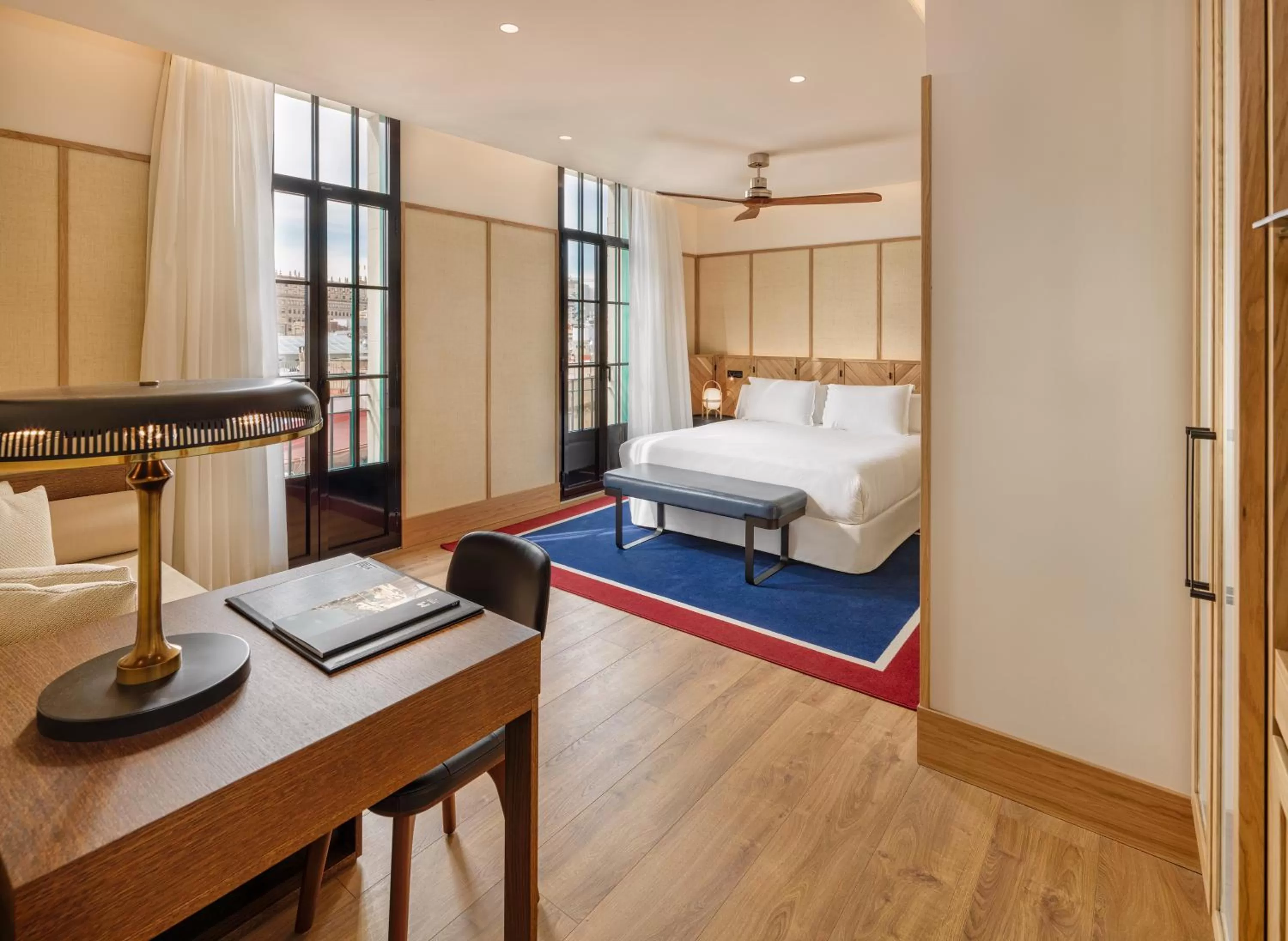 Photo of the whole room, Bed in H10 Madison 4* Sup