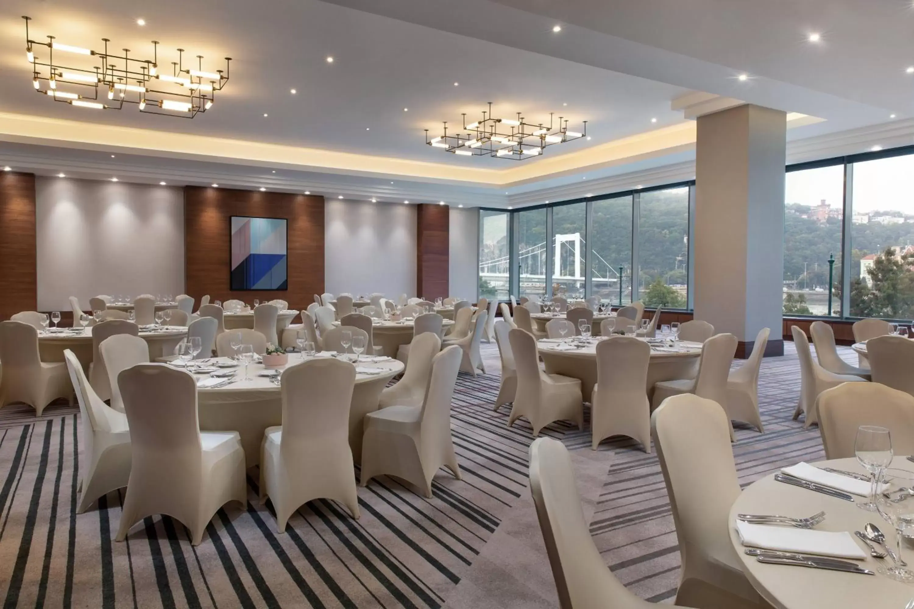 Banquet/Function facilities, Restaurant/Places to Eat in Budapest Marriott Hotel