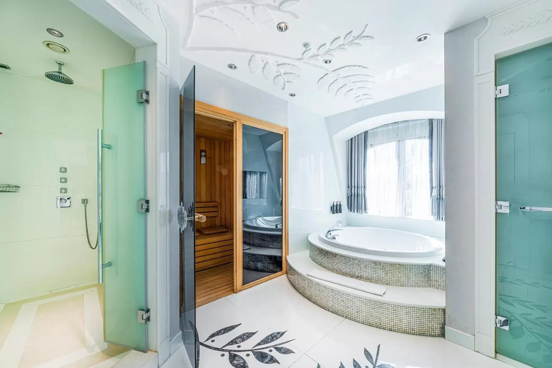 Hot Tub, Bathroom in Wyndham Grand Istanbul Kalamış Marina Hotel