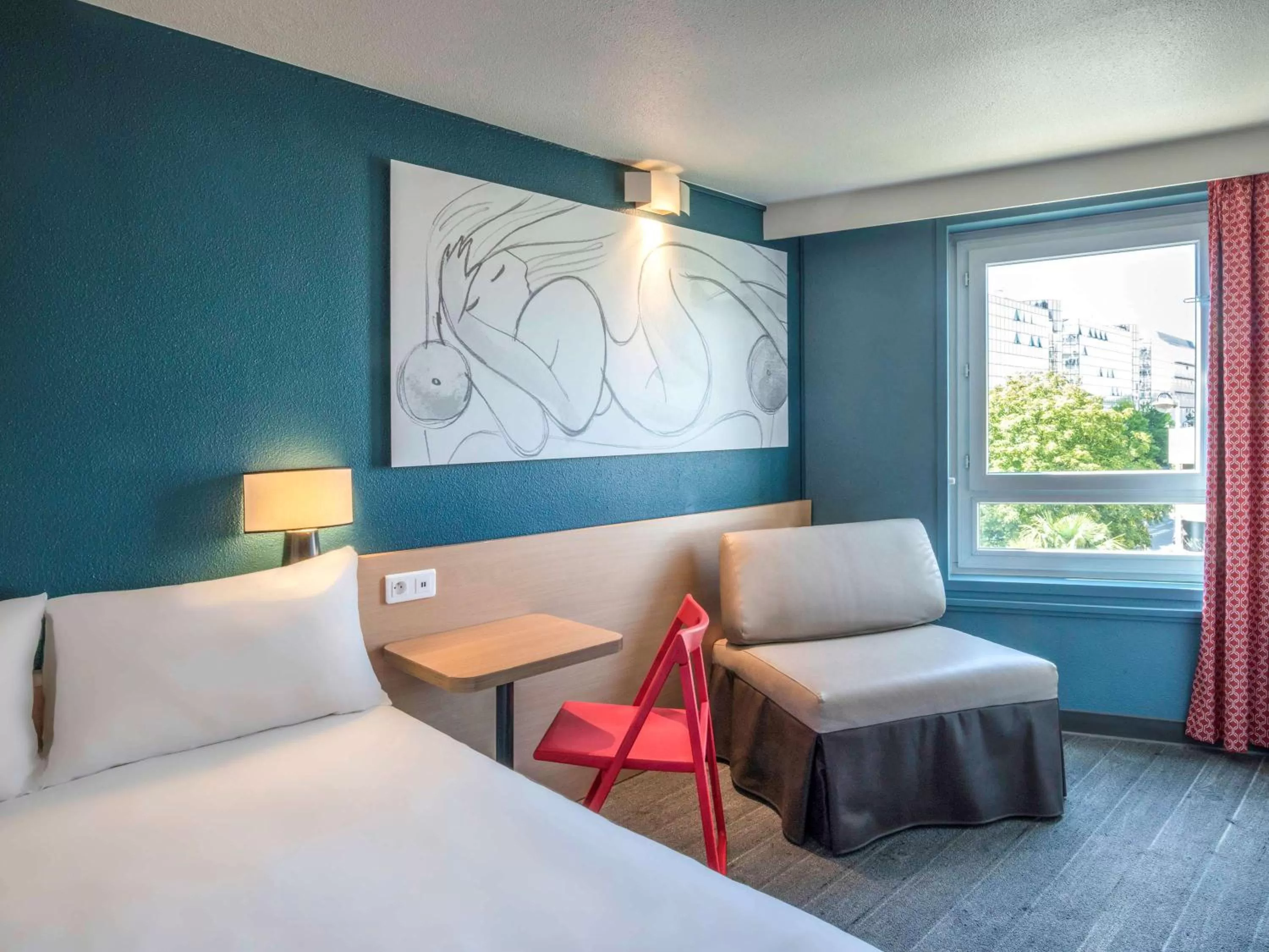 Photo of the whole room, Bed in ibis Tours Centre Gare