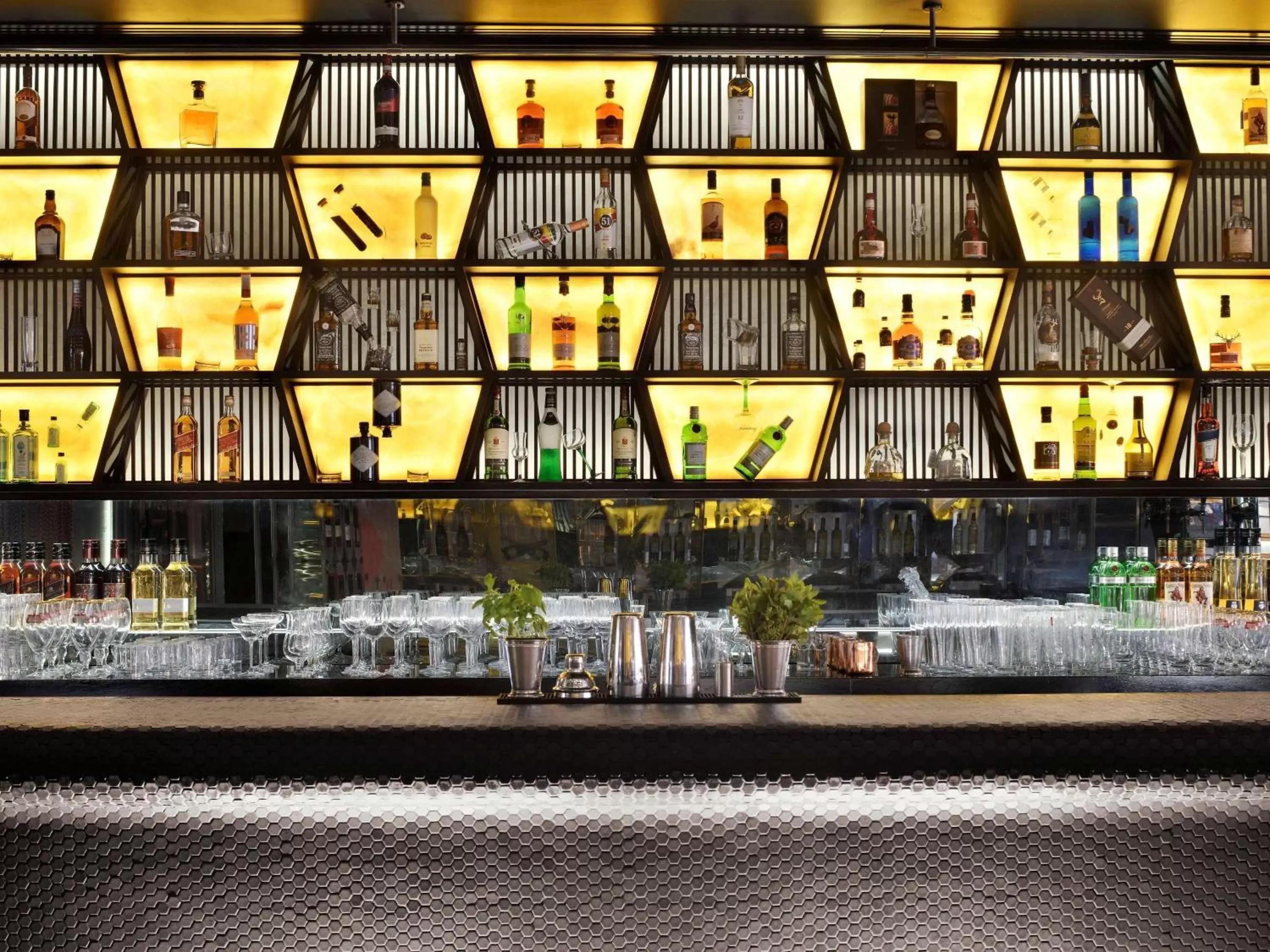 Lounge or bar in Mövenpick Hotel Jumeirah Beach