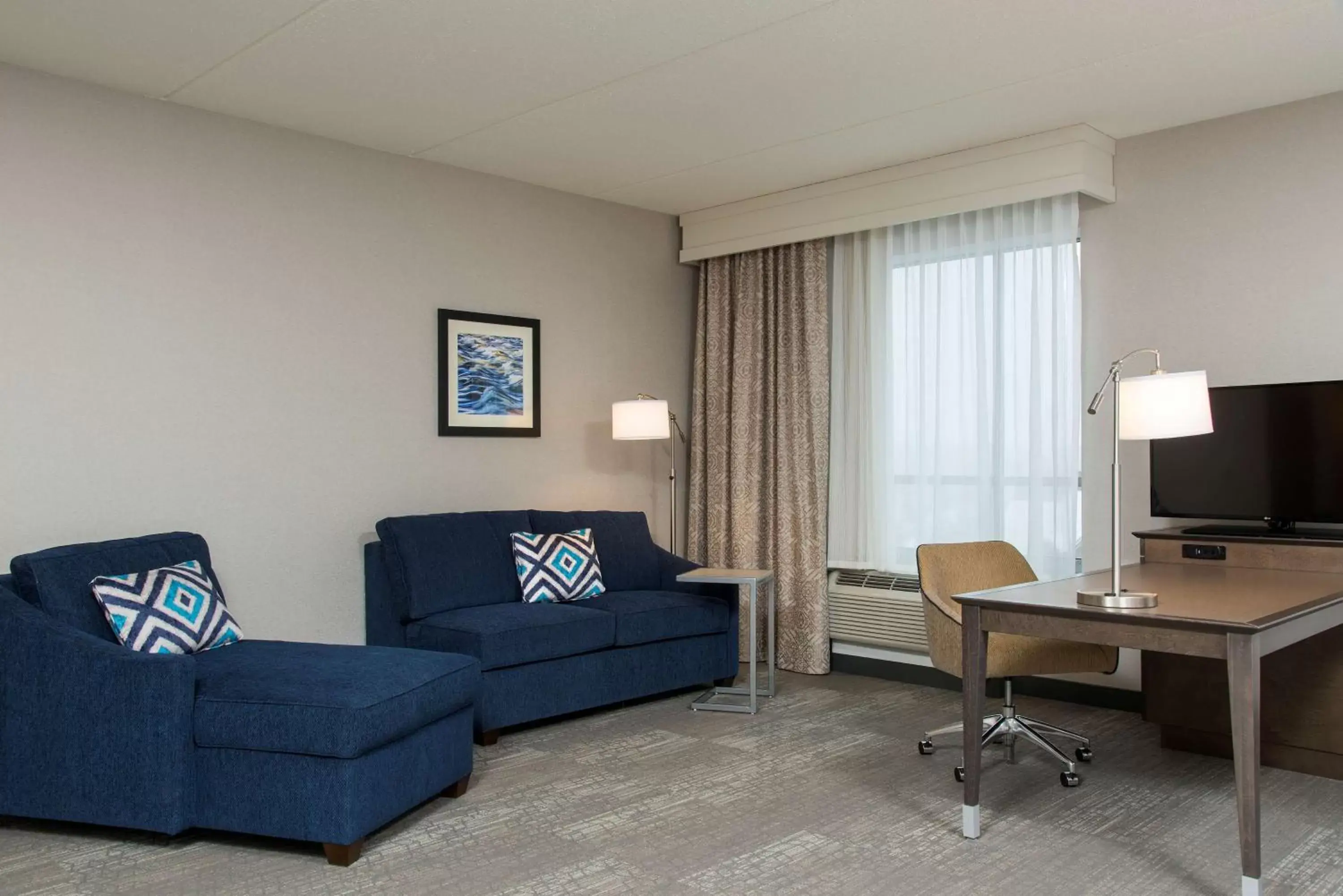 Living room, Seating Area in Hampton Inn & Suites Grand Rapids Downtown
