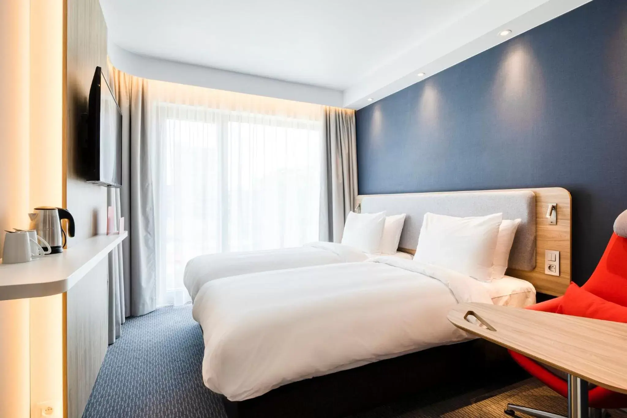 Photo of the whole room, Bed in Holiday Inn Express Antwerp - City Centre, an IHG Hotel