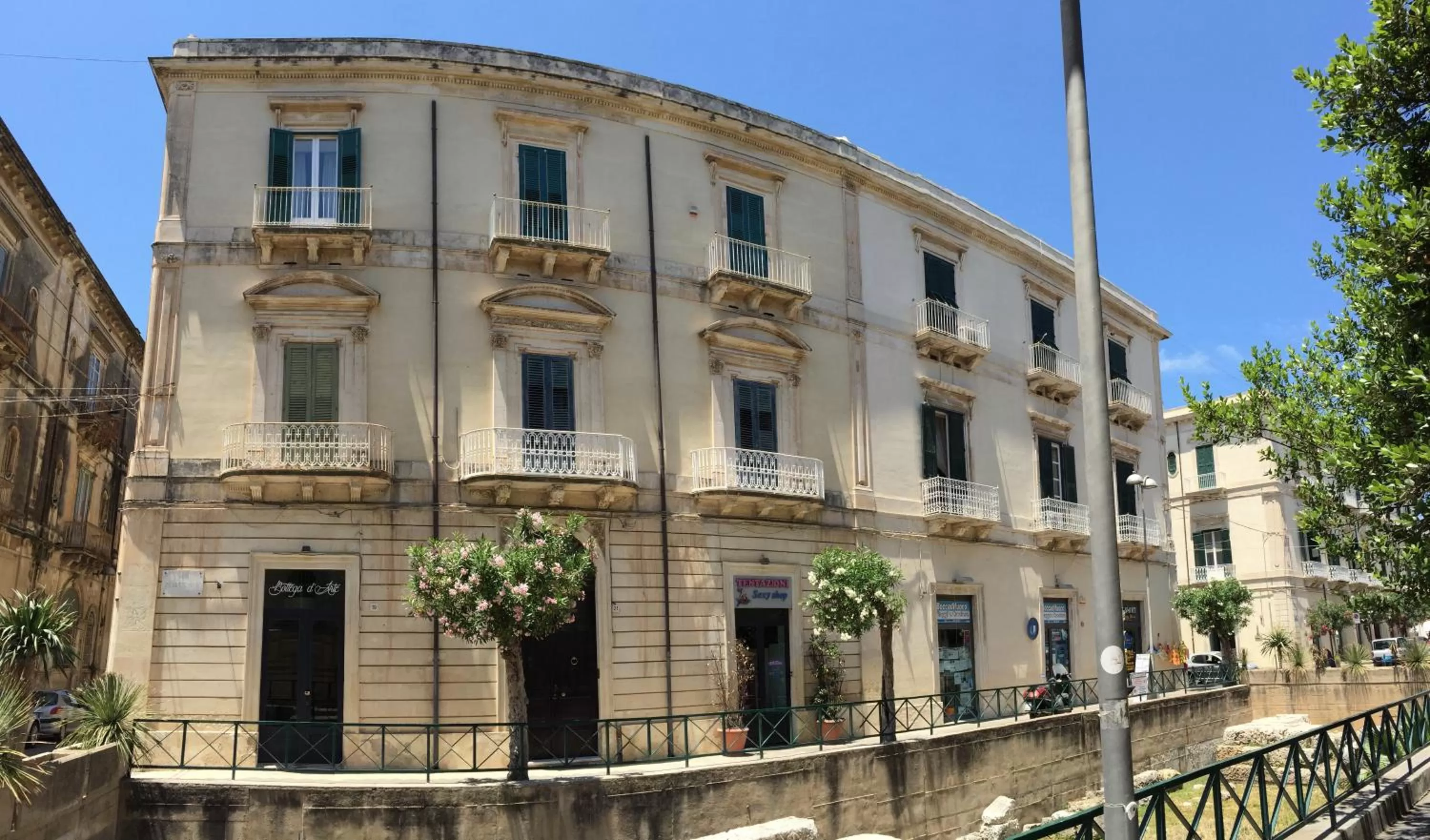 Property building in varcOrtigia Bed and Breakfast