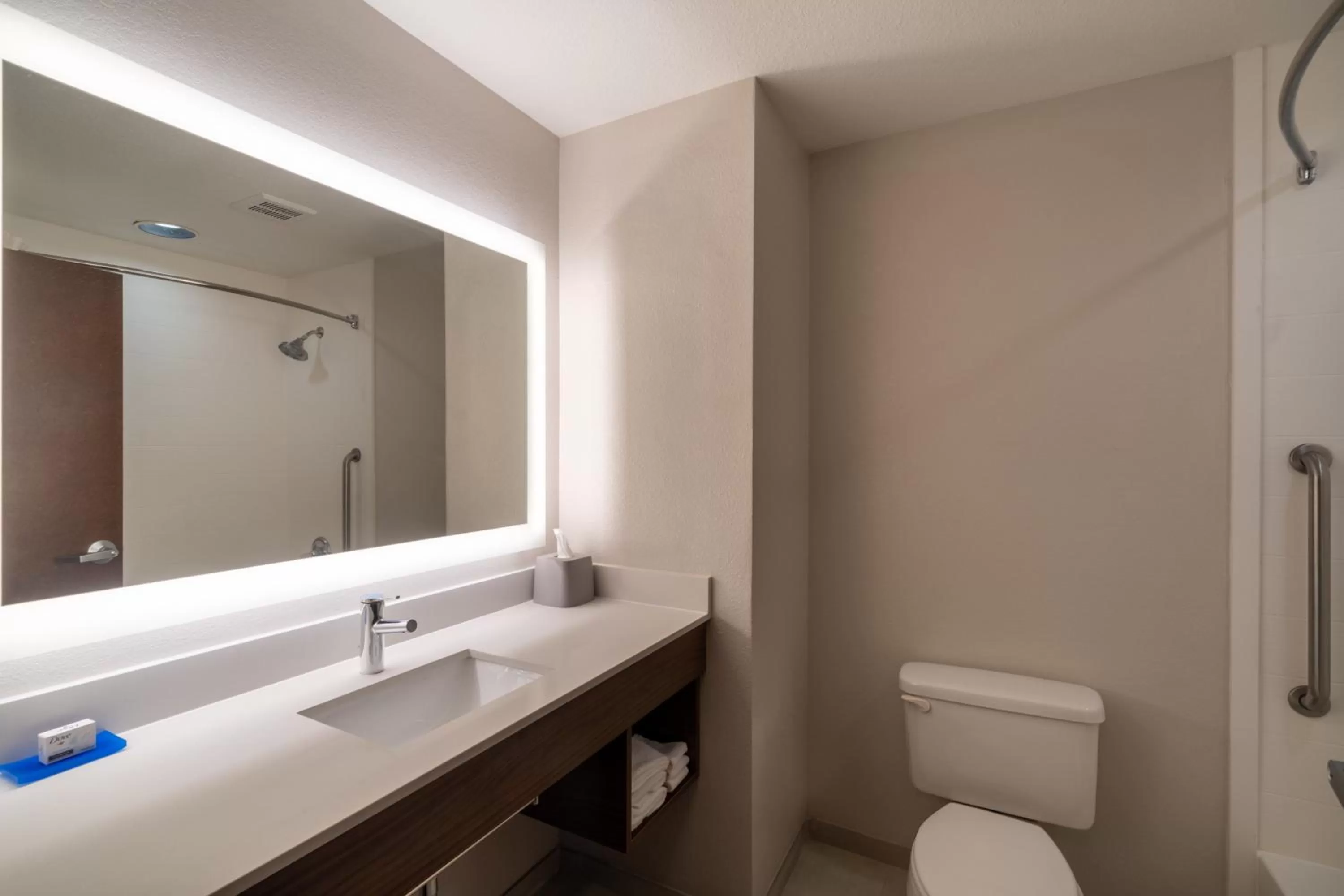 Queen Room with Two Queen Beds - Non-Smoking/Ground Floor in Holiday Inn Express Hotel & Suites Talladega, an IHG Hotel