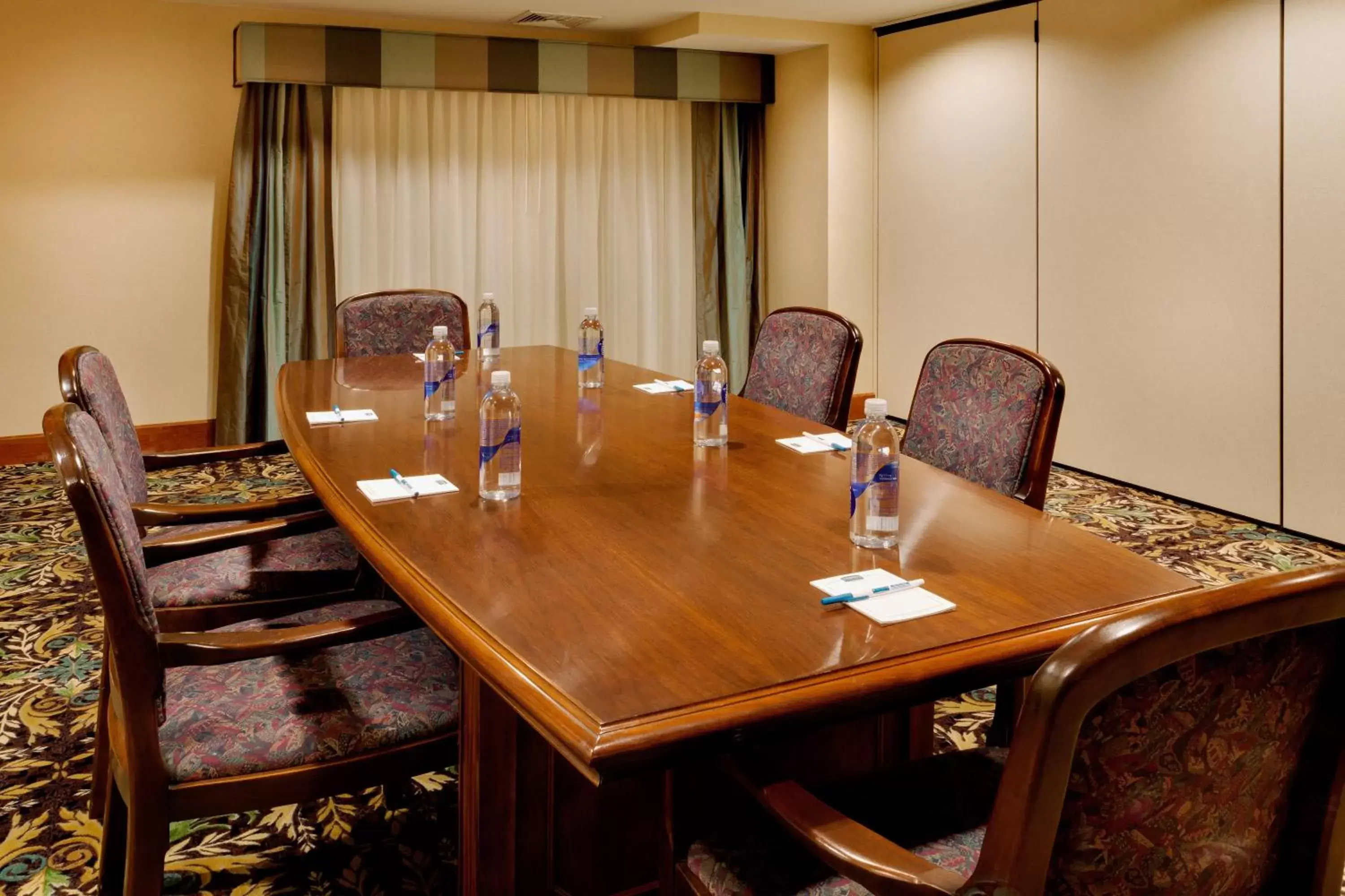 Meeting/conference room in Staybridge Suites Harrisburg-Hershey, an IHG Hotel