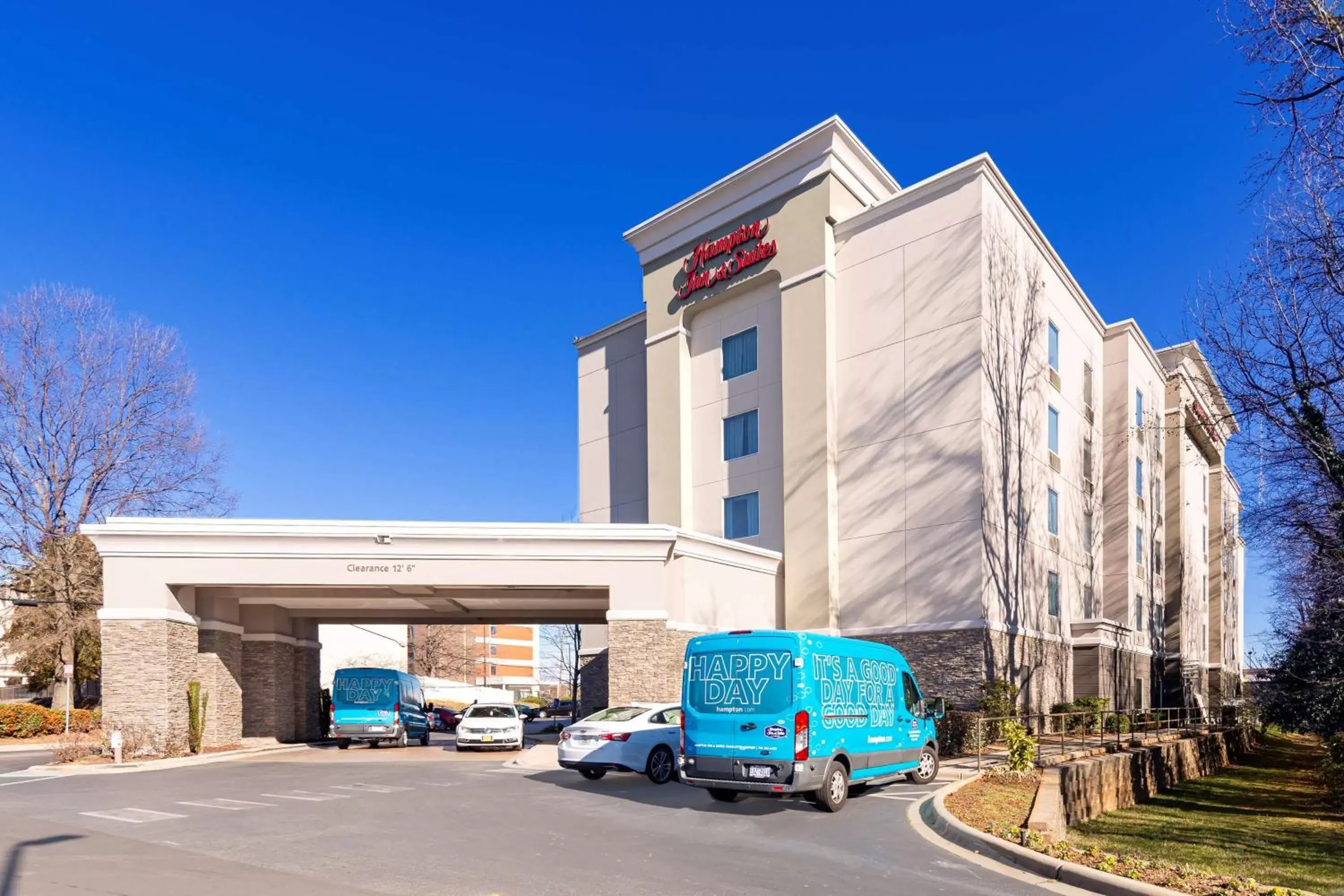 Property Building in Hampton Inn & Suites Charlotte-Airport