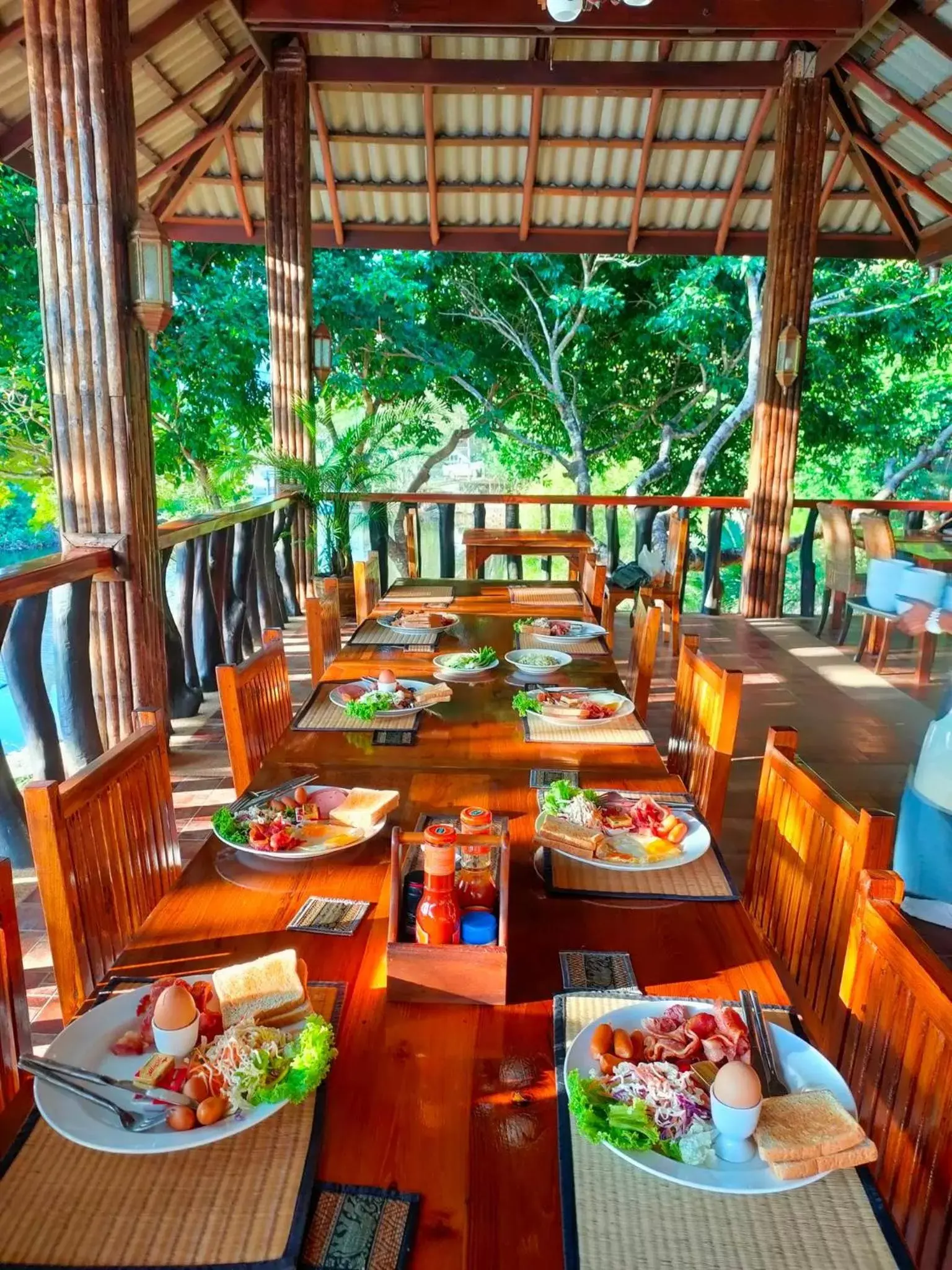 Restaurant/Places to Eat in Chaipura Resort