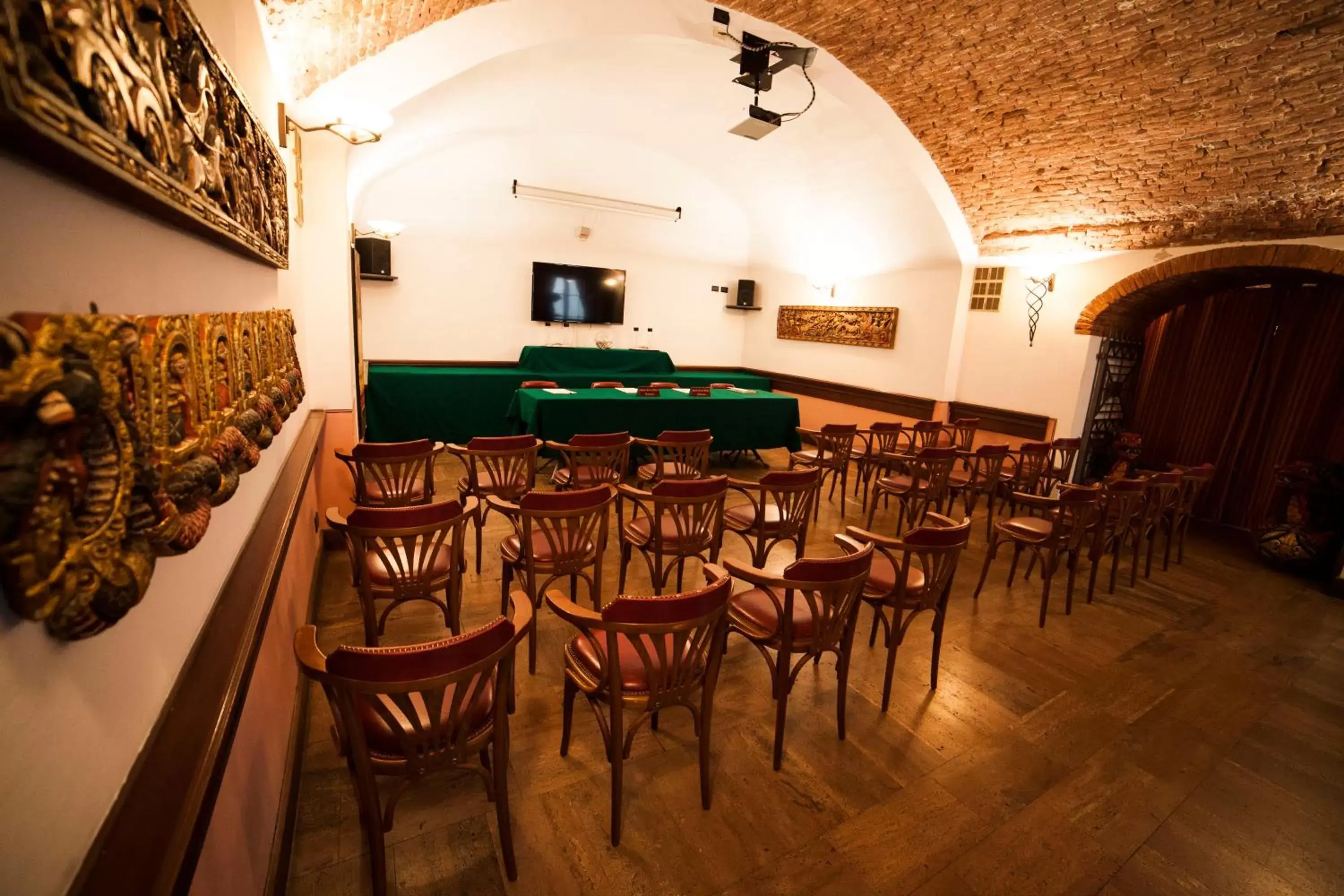 Business facilities, Restaurant/Places to Eat in Hotel Gran Duca